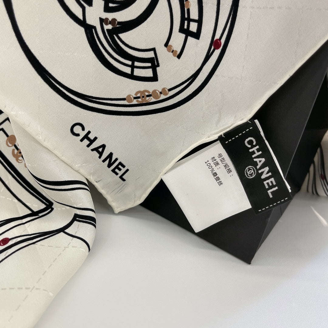 CC Square Scarf 90 CM In White Mix Black Silk 288721