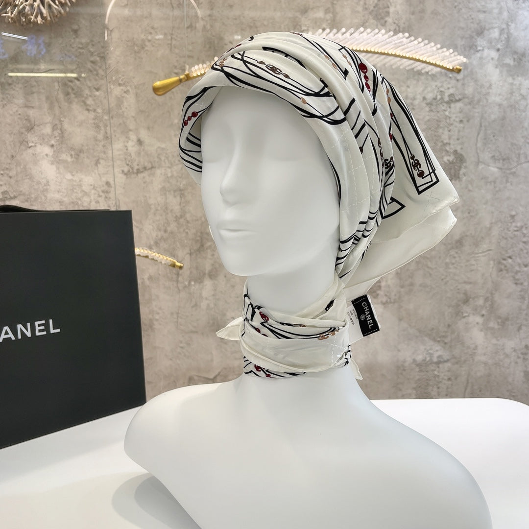 CC Square Scarf 90 CM In White Mix Black Silk 288721