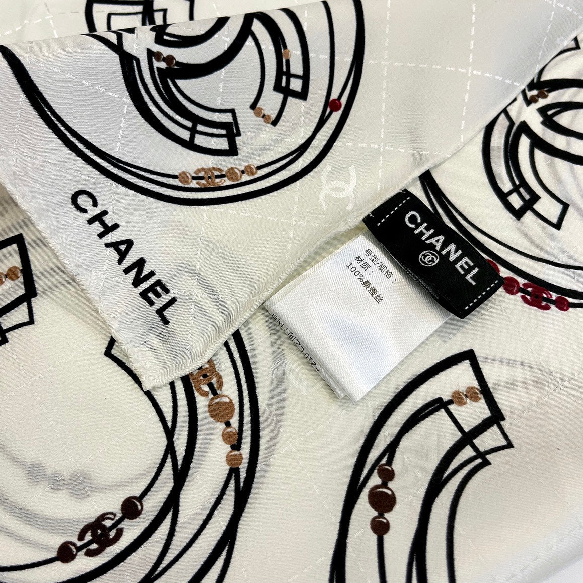 CC Square Scarf 90 CM In White Mix Black Silk 288721