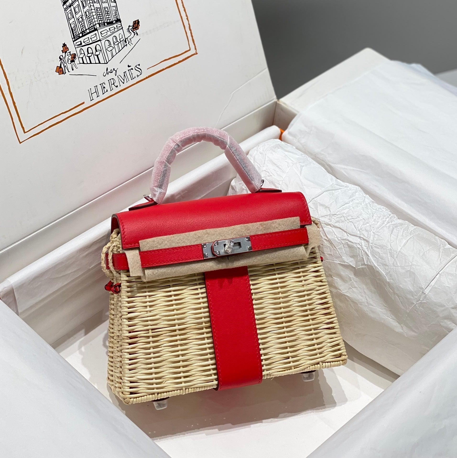 HM Kelly 20 Picnic Kelly Red Bamboo And Rattan