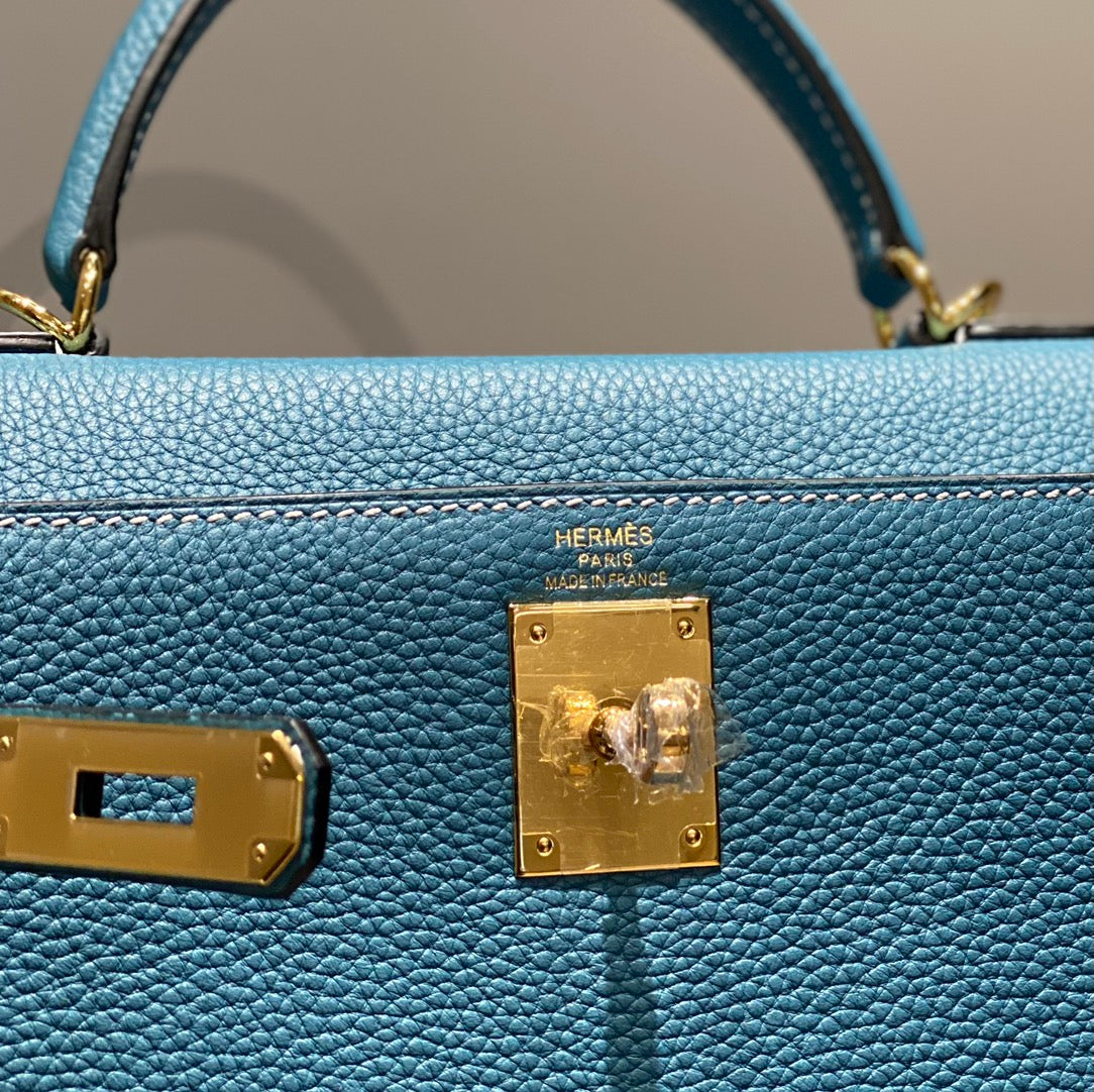 HM KELLY 28CM BLUE SKY TOGO GOLD HARDWARE
