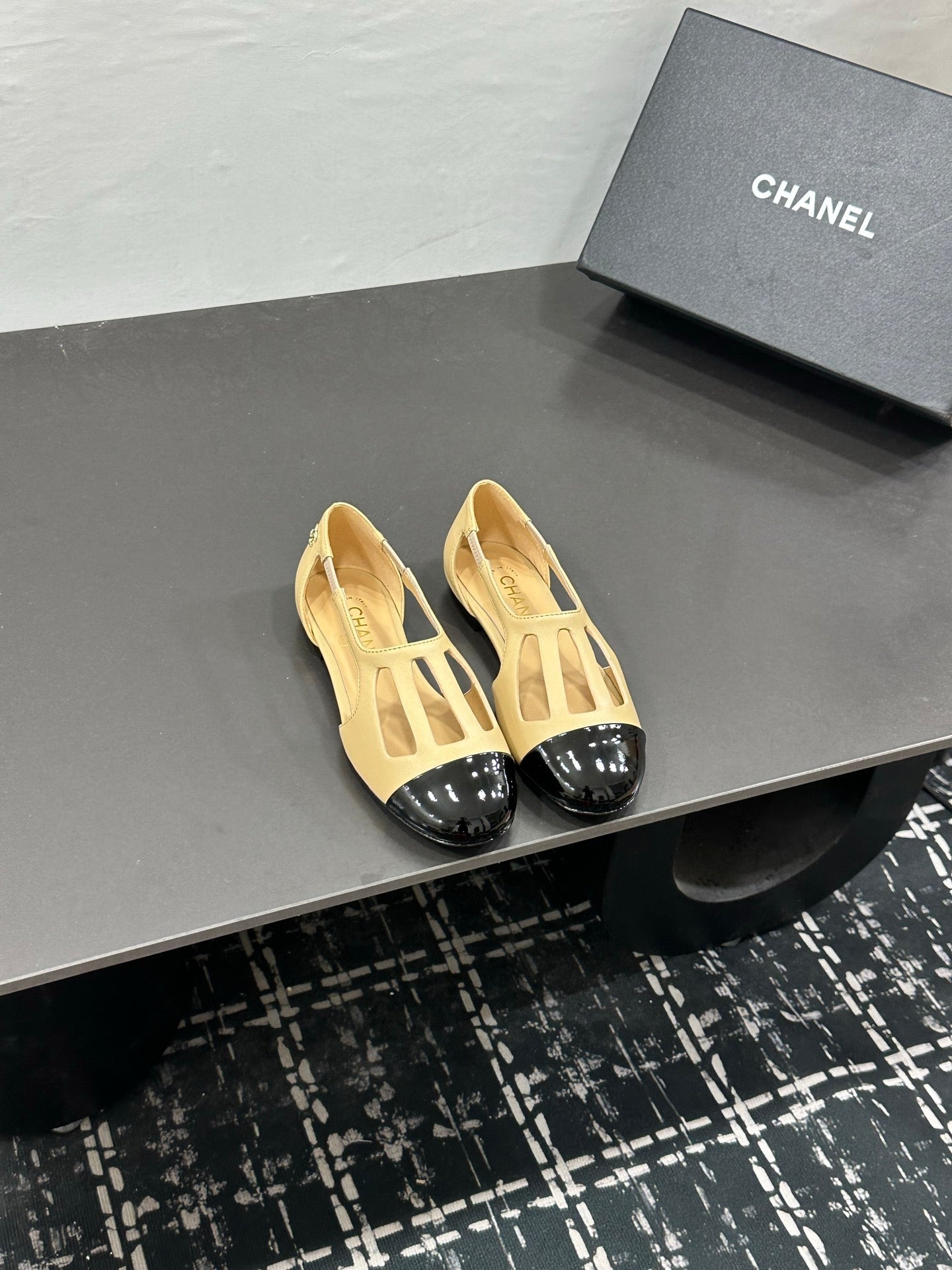 Chanel 2026 Flat Sandals Leather Sheepskin 832561