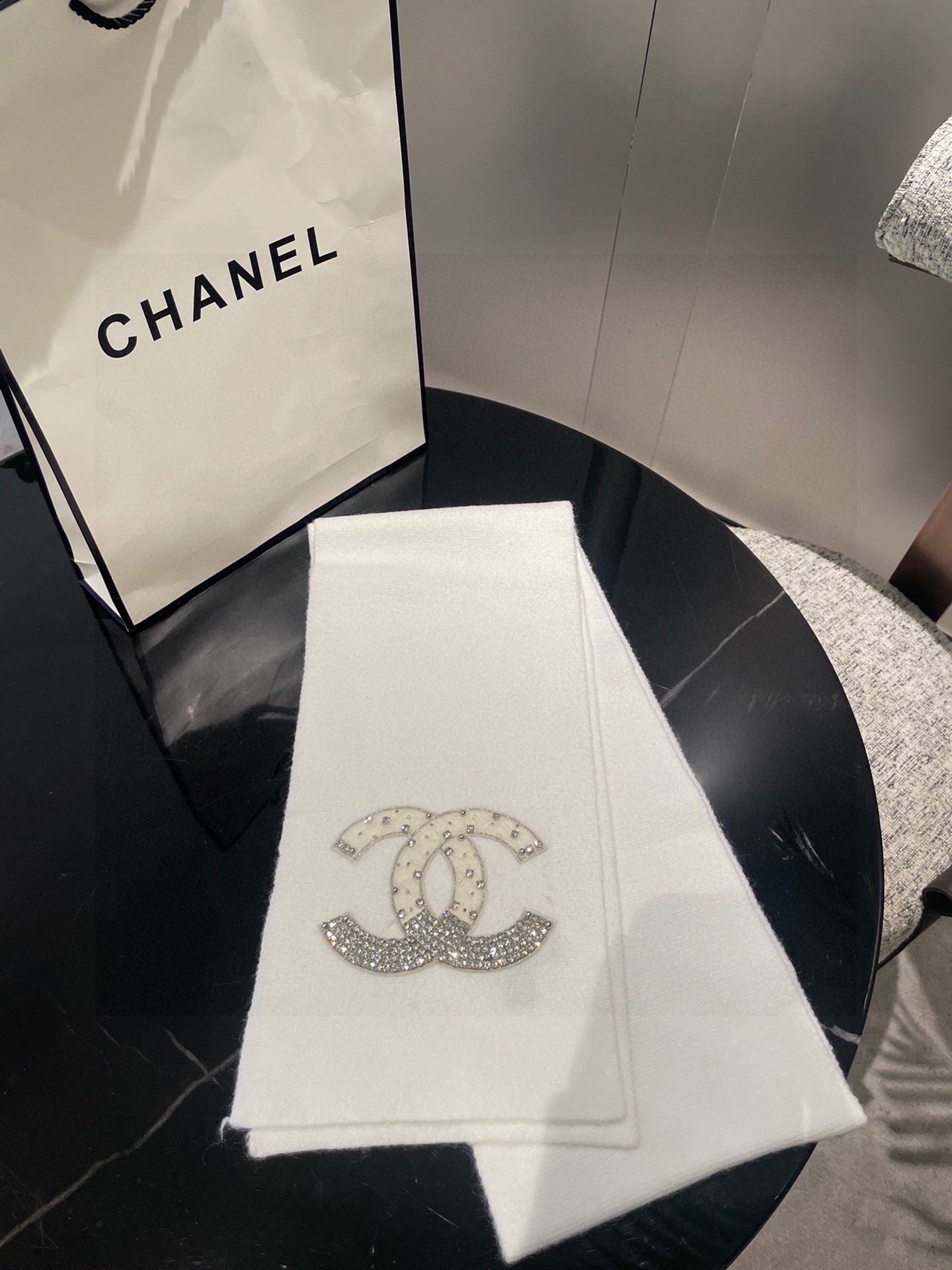 CC Rhinestone-Embellished Shawl 180 CM In White Cashmere Wool 363686