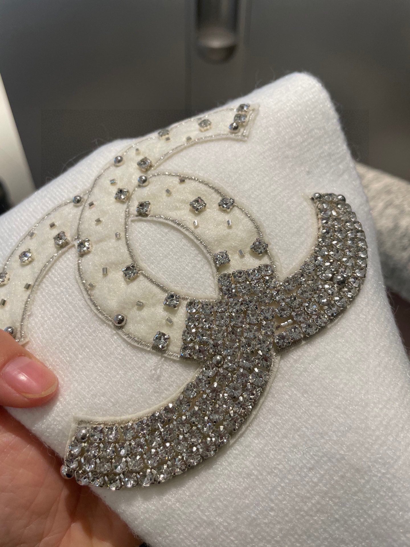 CC Rhinestone-Embellished Shawl 180 CM In White Cashmere Wool 363686
