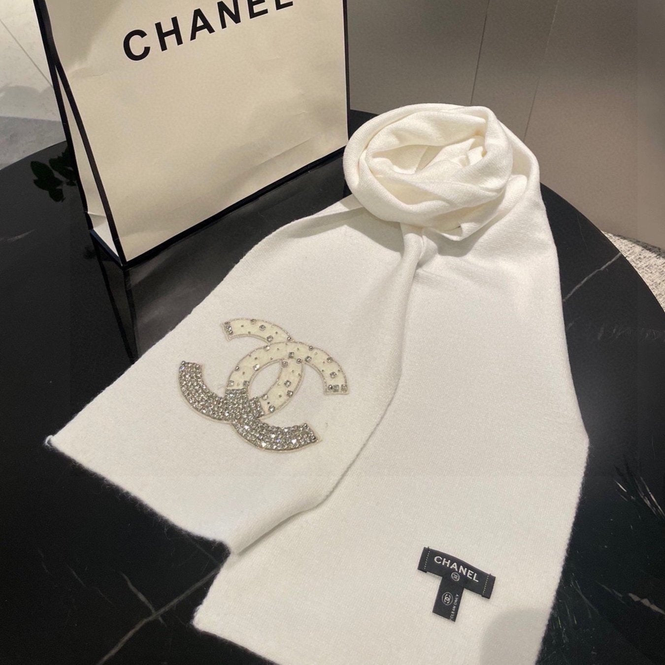 CC Rhinestone-Embellished Shawl 180 CM In White Cashmere Wool 363686