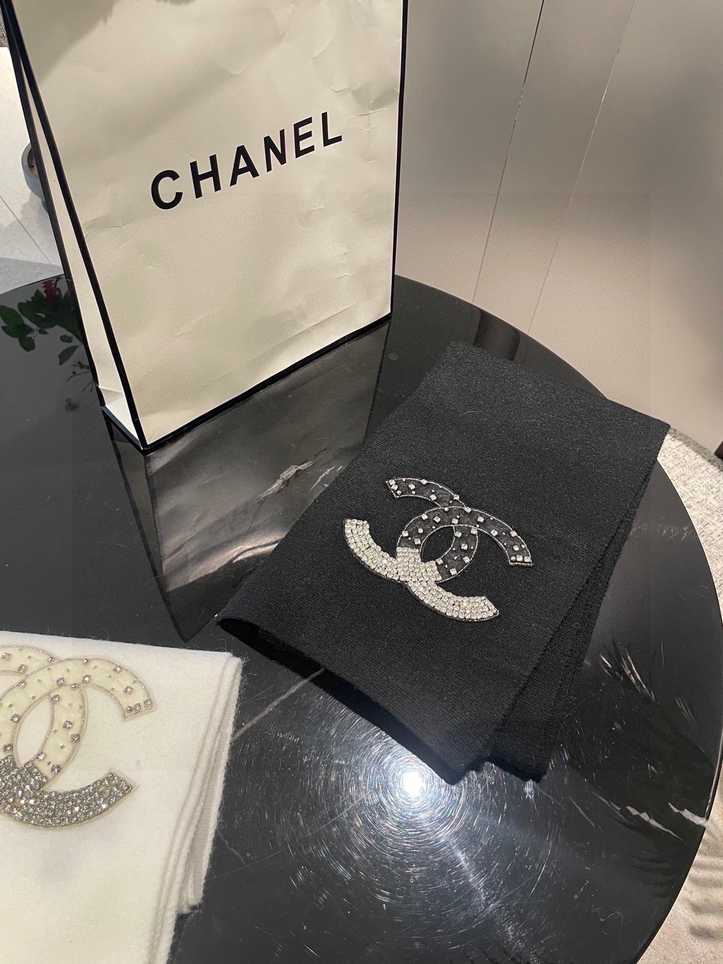 CC Rhinestone-Embellished Shawl 180 CM In Black Cashmere Wool 363687