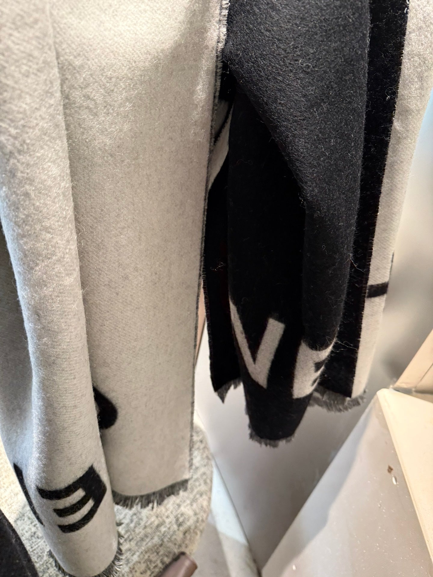 CC Scarf 200 CM In Black Mix Grey Cashmere 401299