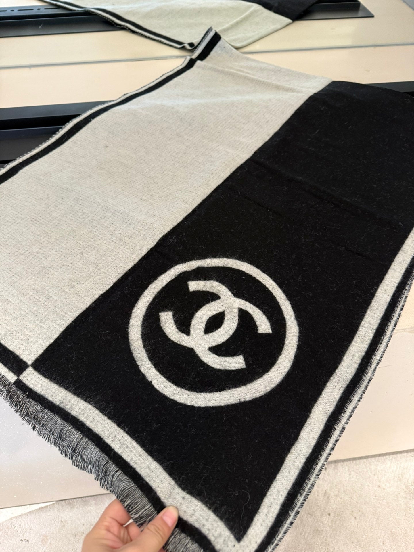 CC Scarf 200 CM In Black Mix White Cashmere 422916