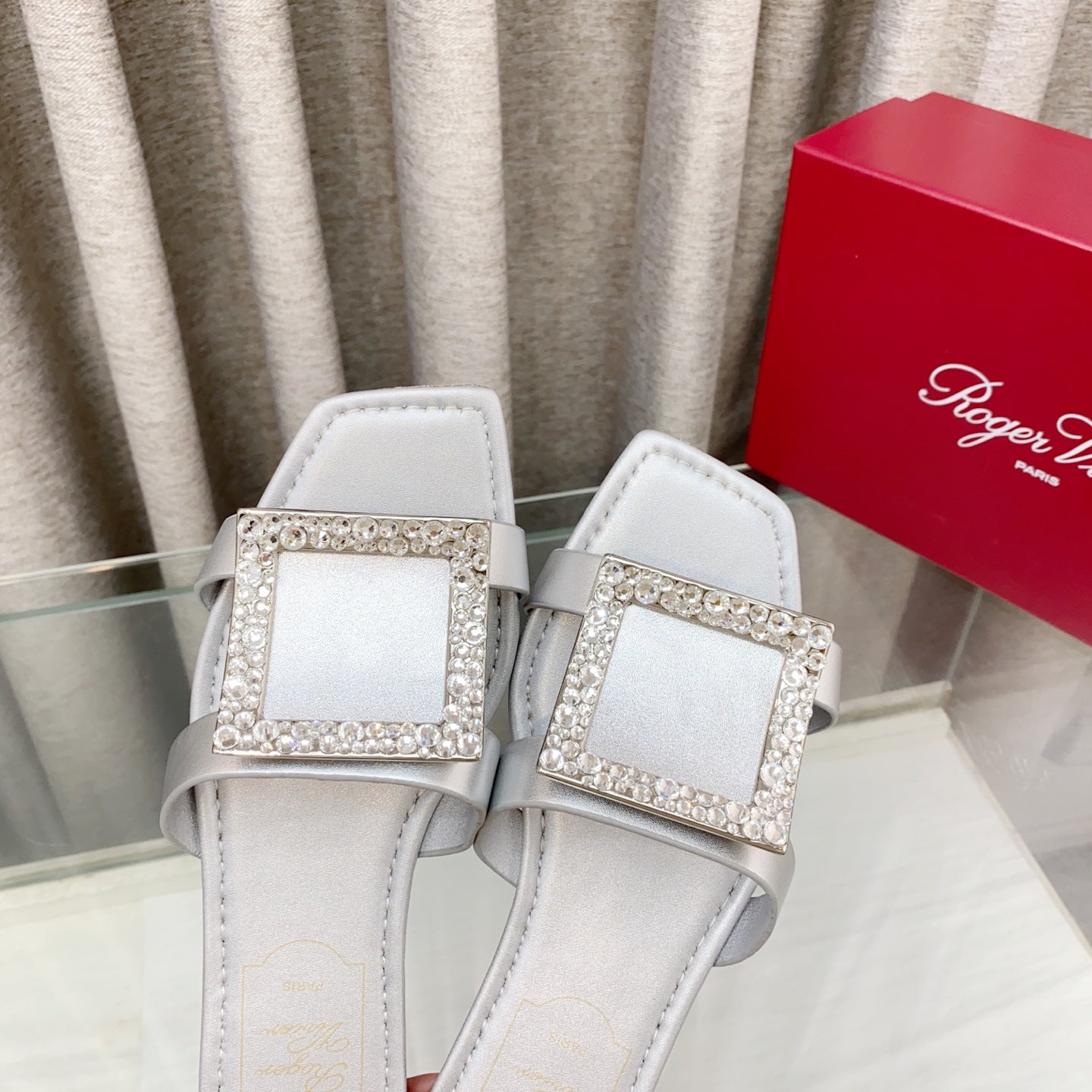 Viv 25 Diamond Flat Slippers Silver Cowhide 283037