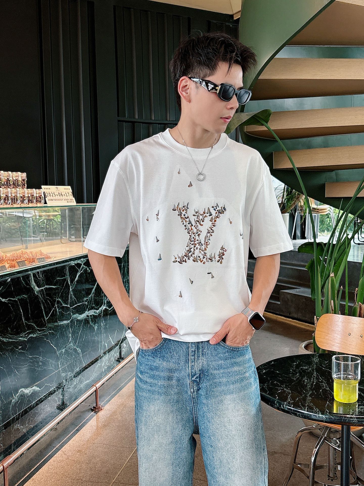 LV 26A Short-Sleeve T-Shirt Multicolor Cotton 406019