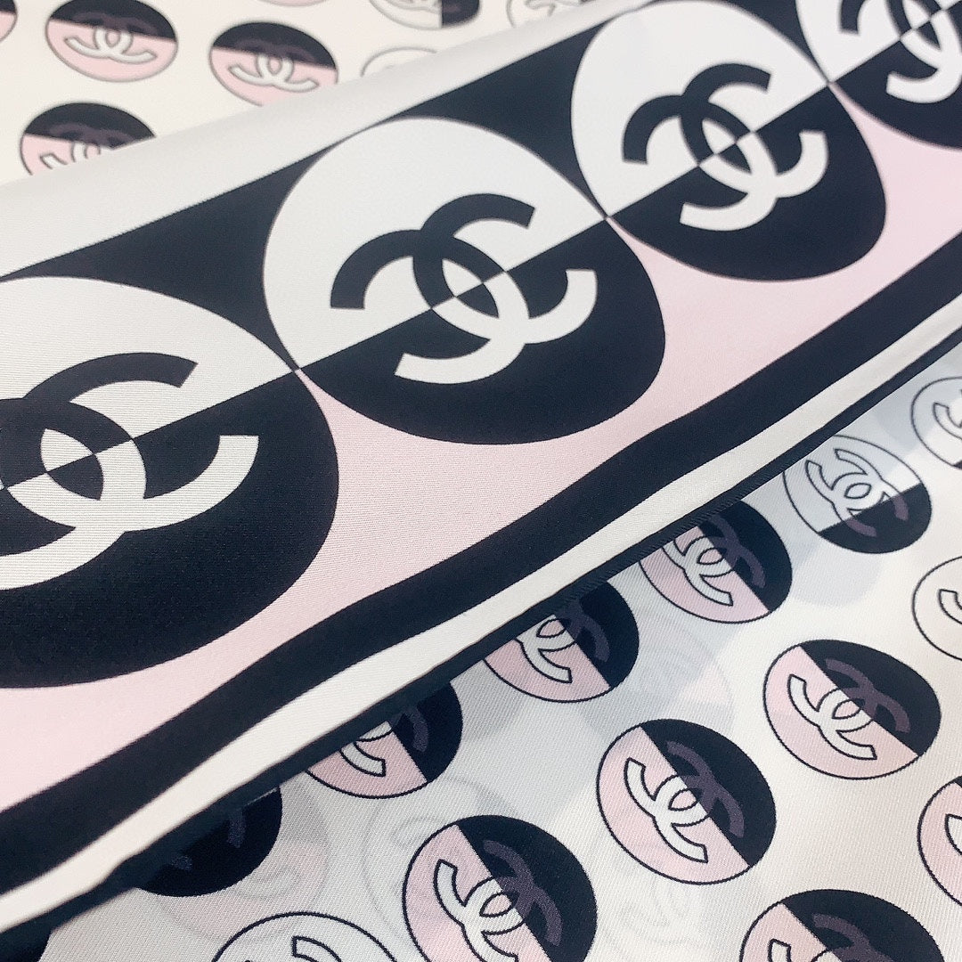 CC Square Scarf 90 CM In Light Pink Mix White Black Silk Twill 288717