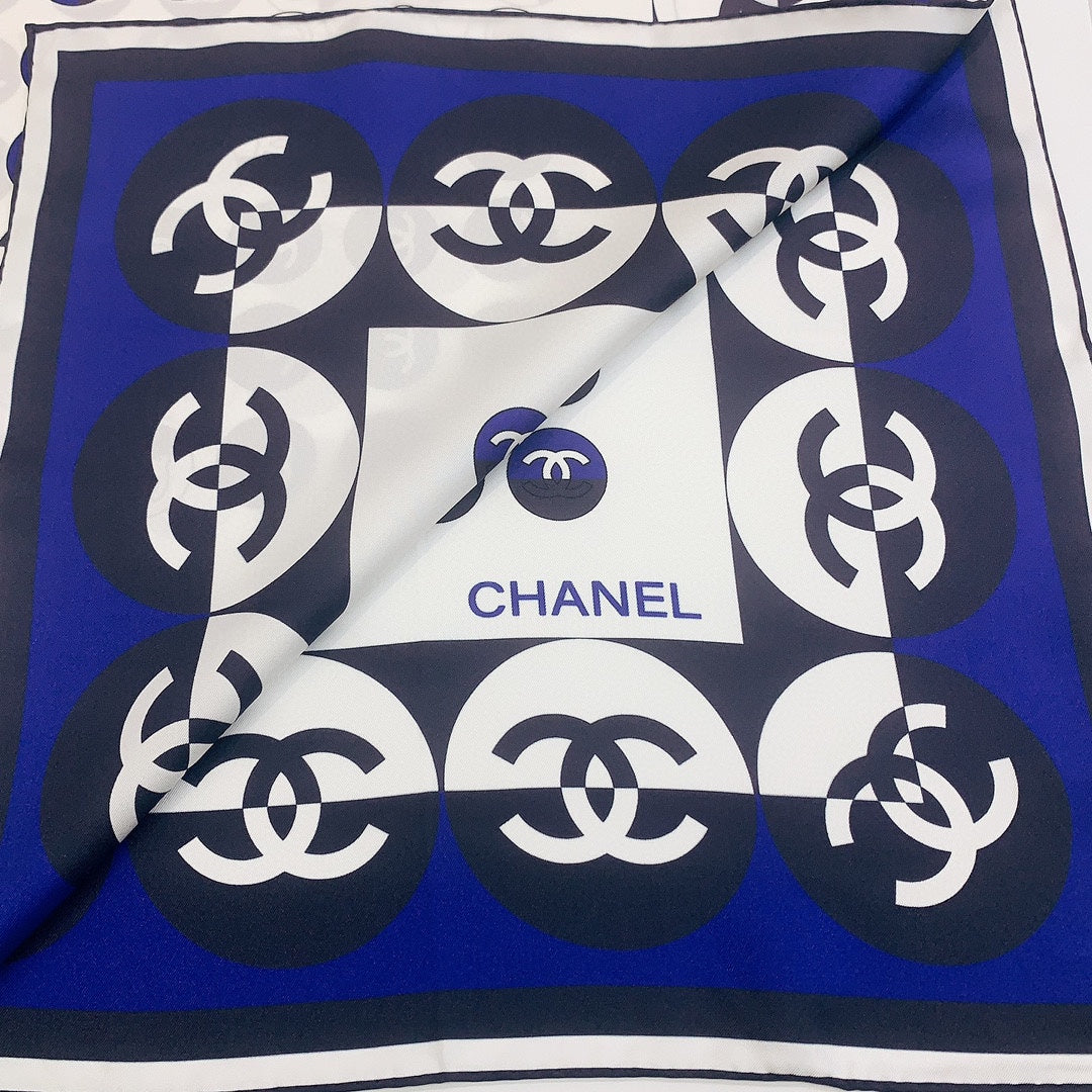 CC Square Scarf 90 CM In White Mix Blue Silk Twill 288718