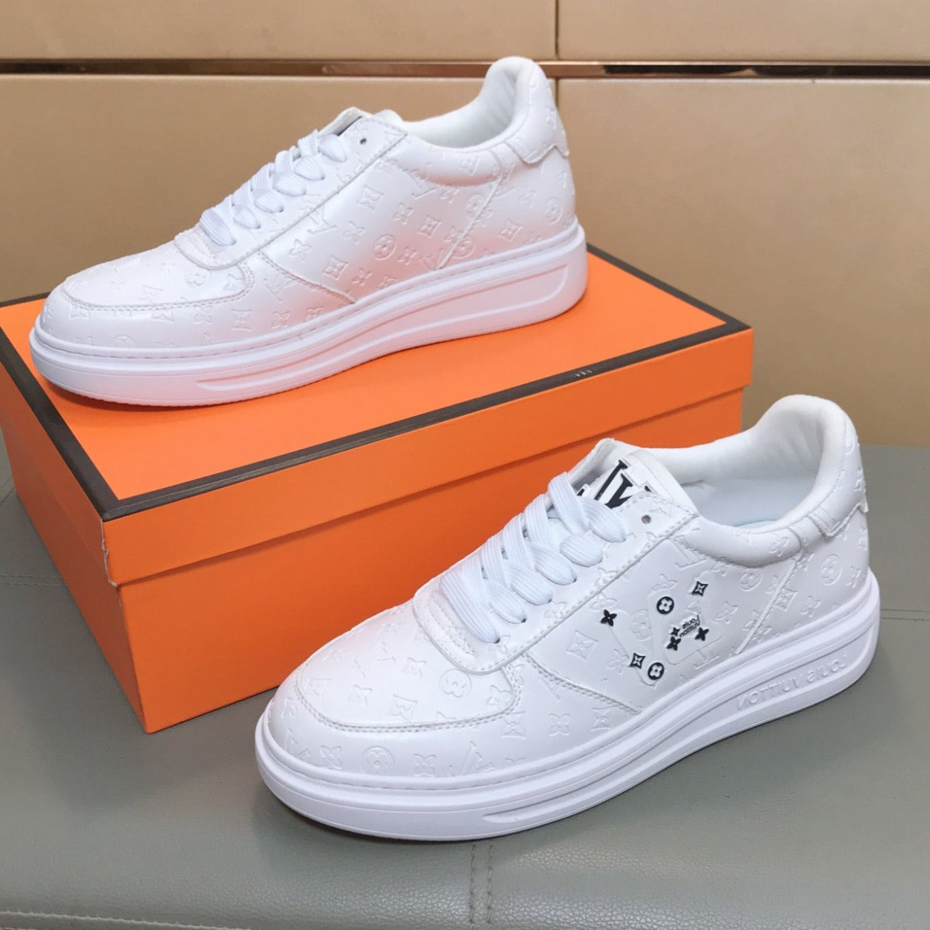 LV TRAINER SHOES IN WHITE CALFSKIN