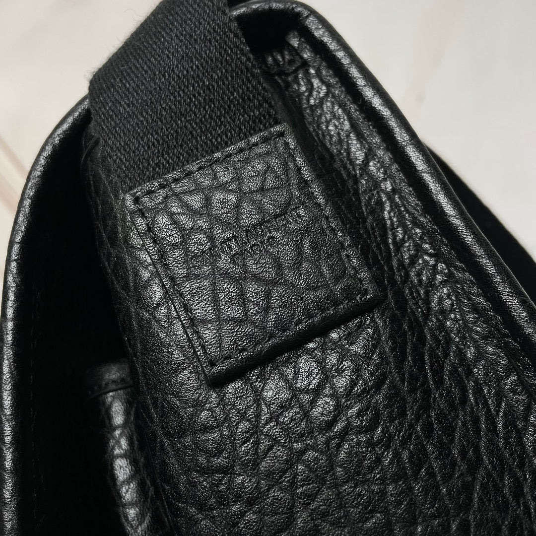 YSL 2026 Niki Messenger Black 28cm Grained Calfskin