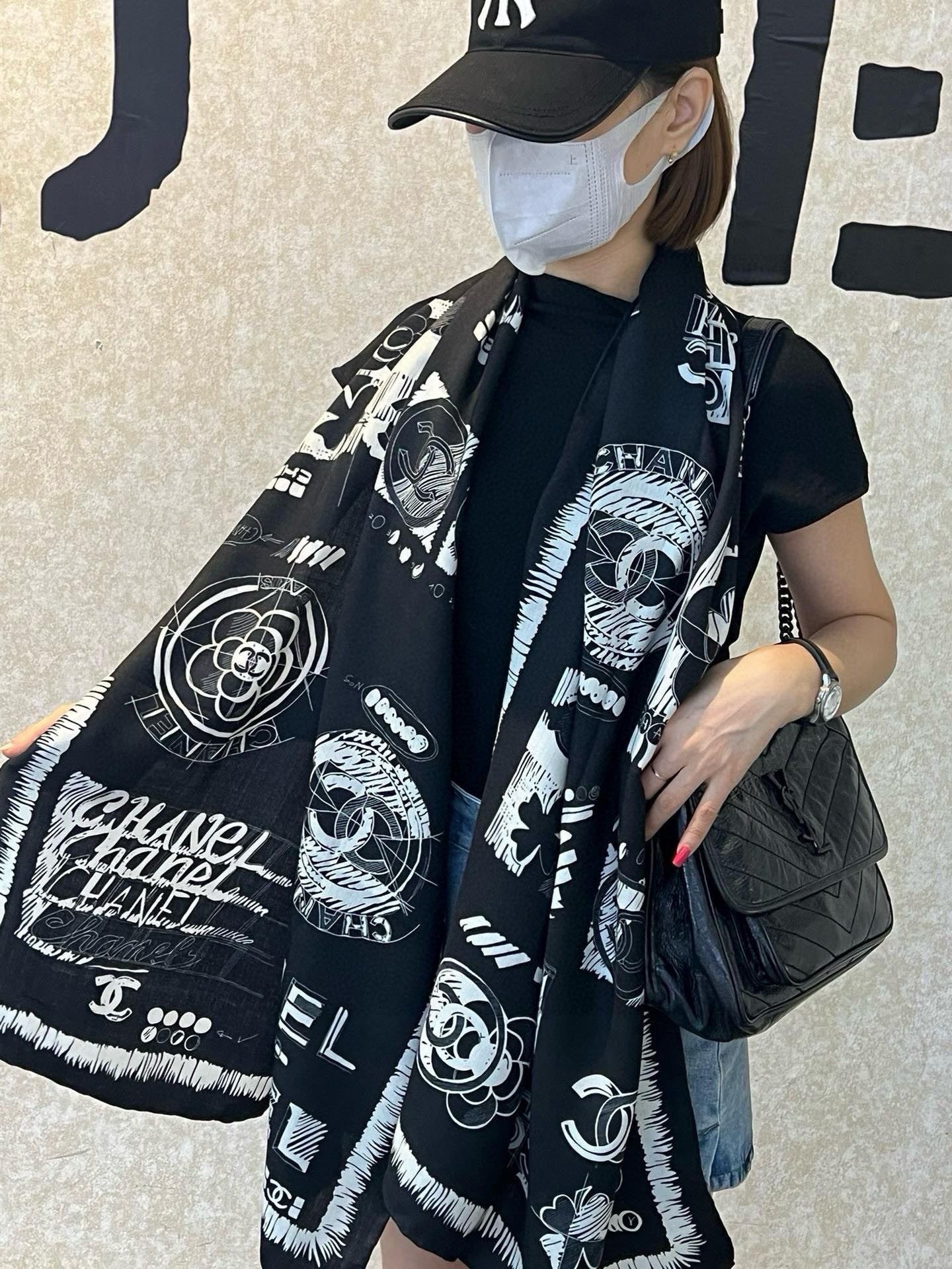 CC Scarf 185 CM In Black White Cashmere Silk  182459