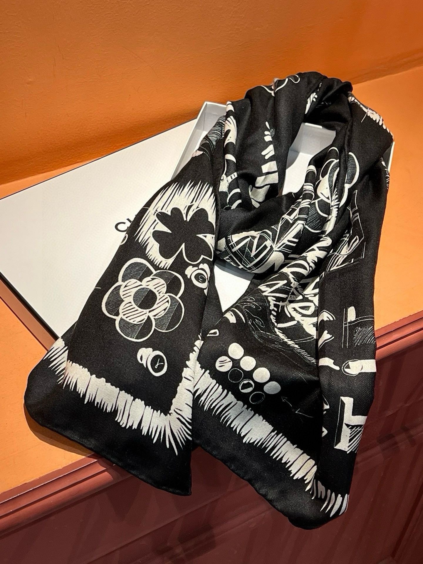 CC Scarf 185 CM In Black White Cashmere Silk  182459