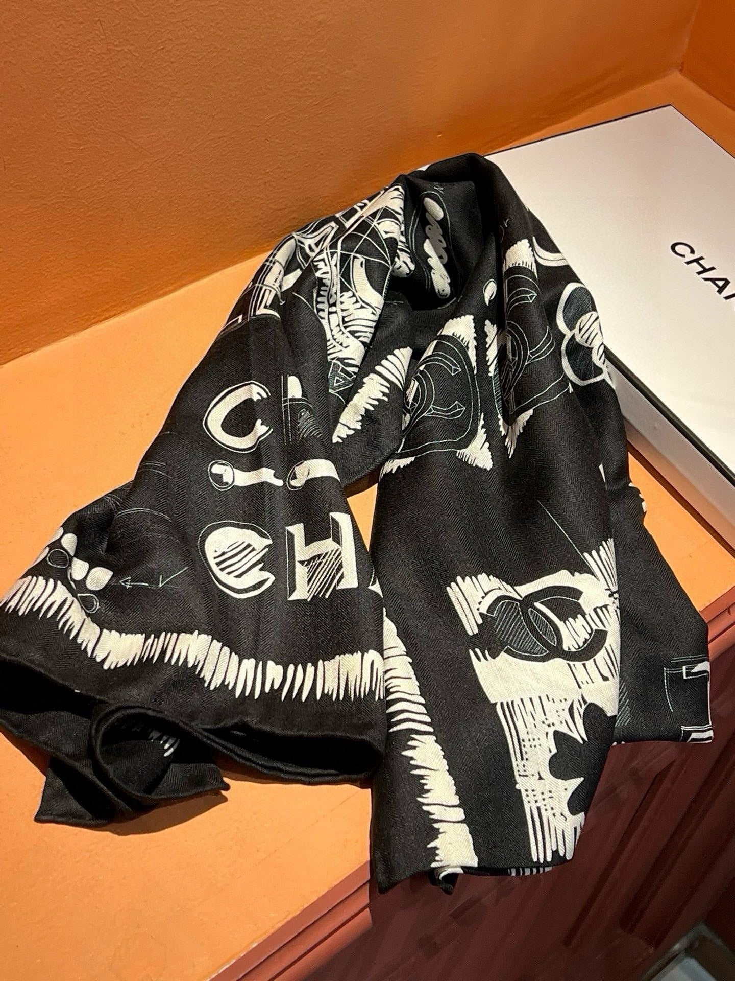 CC Scarf 185 CM In Black White Cashmere Silk  182459
