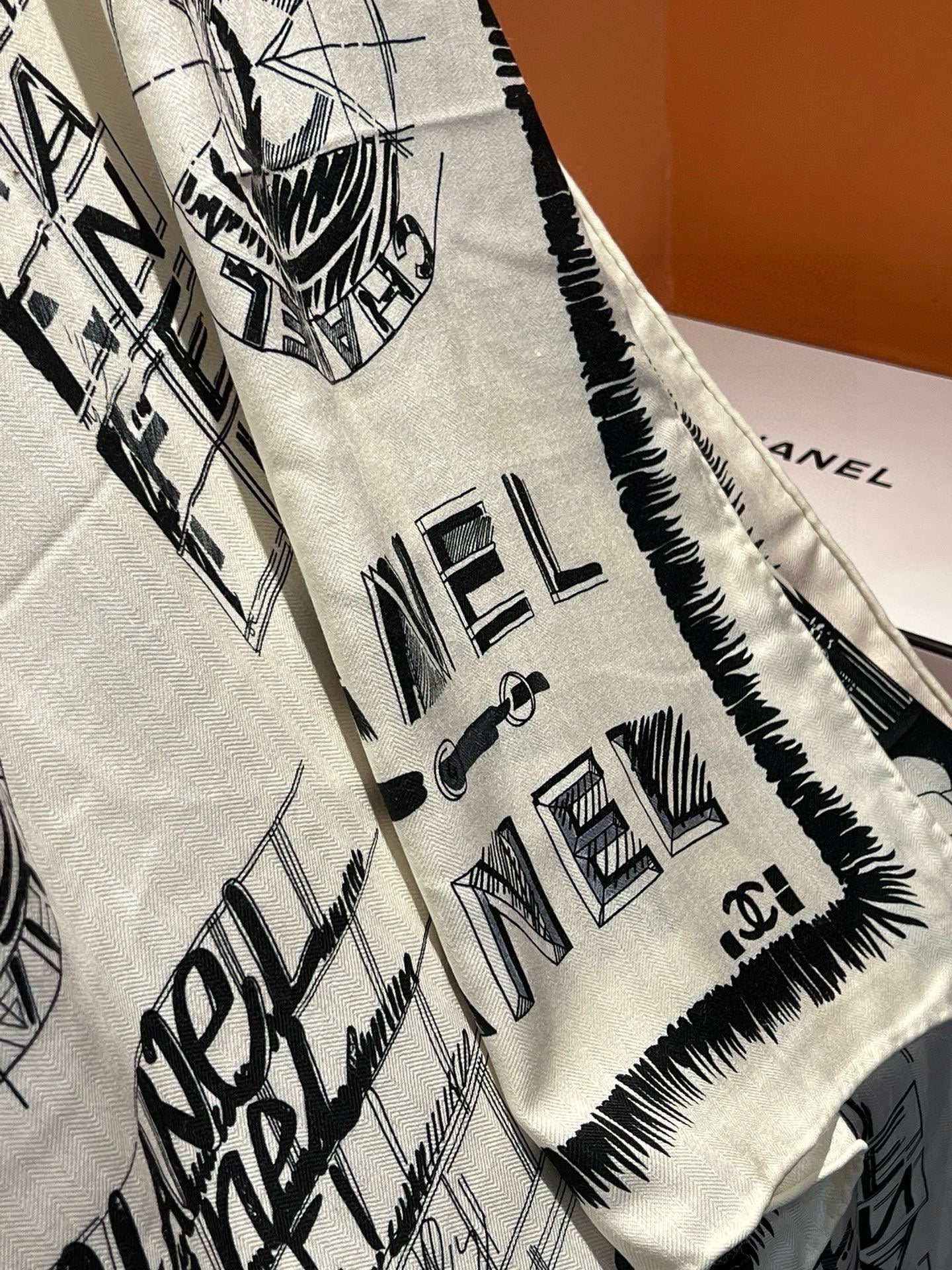 CC Scarf 185 CM In White Black Cashmere Silk  182460