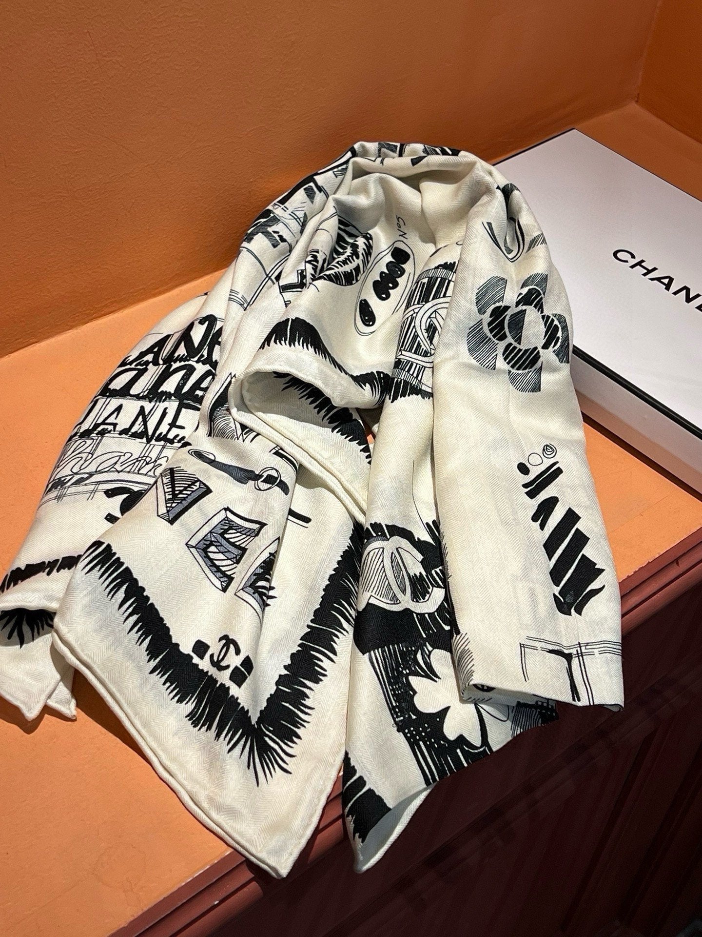 CC Scarf 185 CM In White Black Cashmere Silk  182460