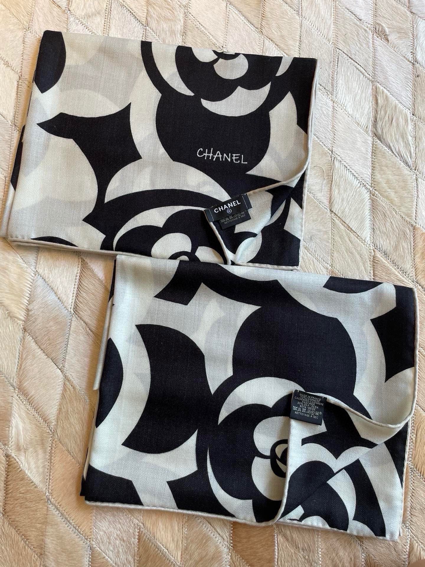 CC Scarf 190 CM In Black And White Floral Print Cashmere Silk 208542