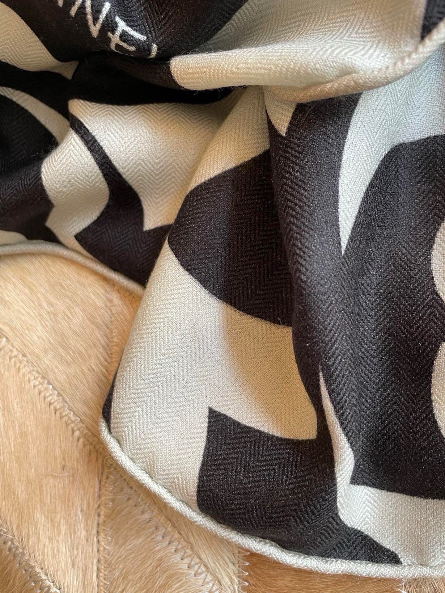 CC Scarf 190 CM In Black And White Floral Print Cashmere Silk 208542