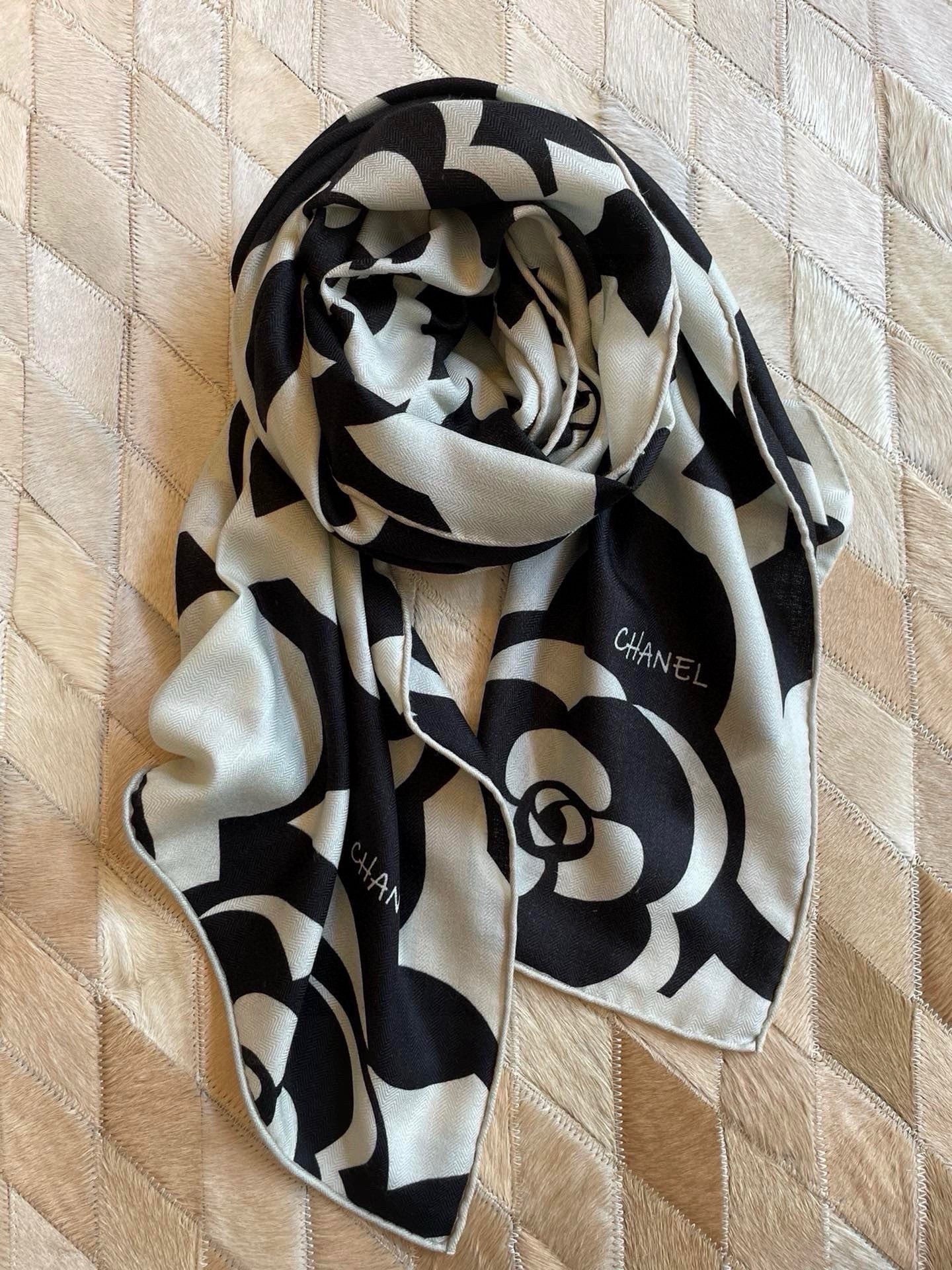 CC Scarf 190 CM In Black And White Floral Print Cashmere Silk 208542