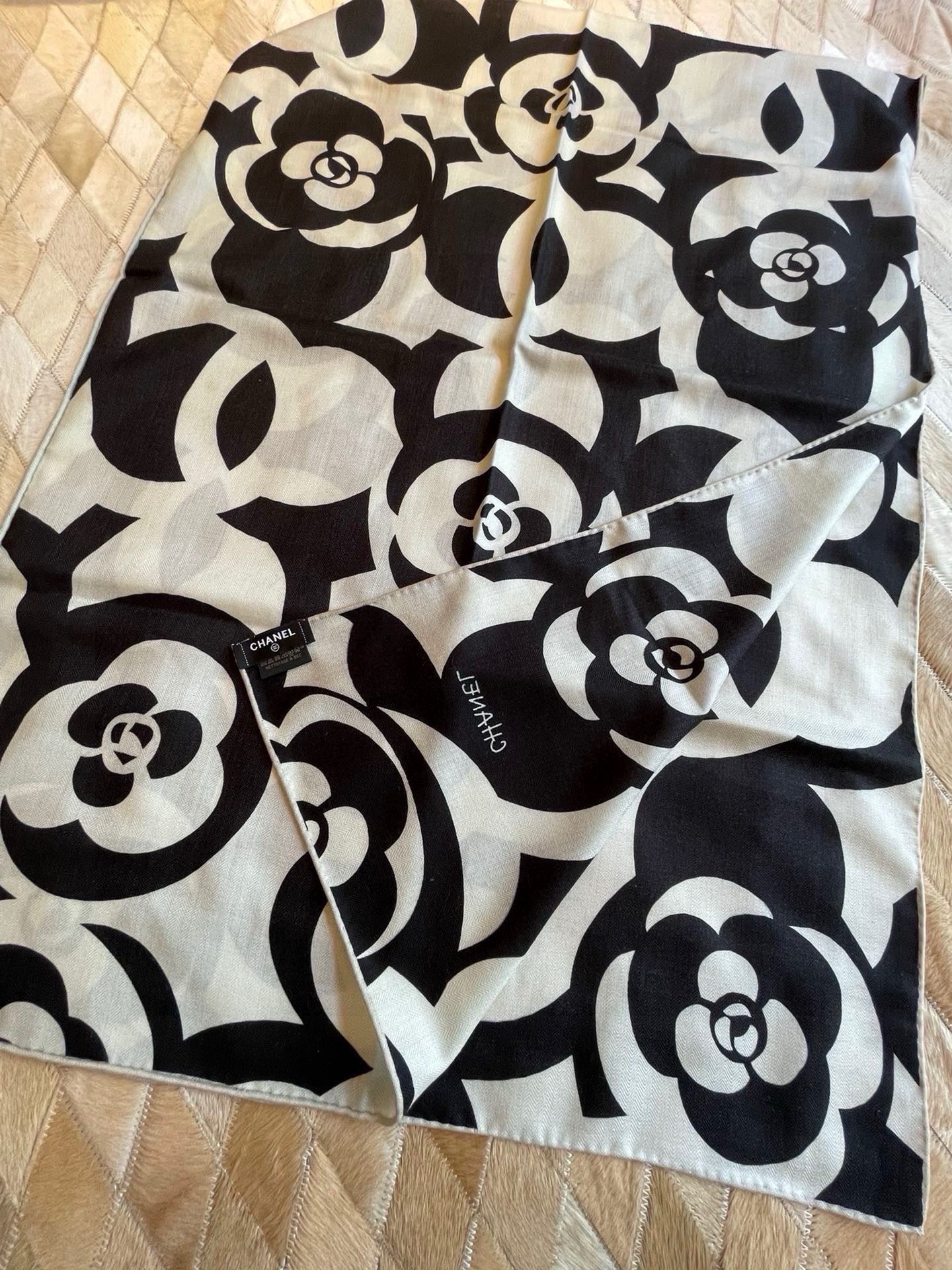 CC Scarf 190 CM In Black And White Floral Print Cashmere Silk 208542