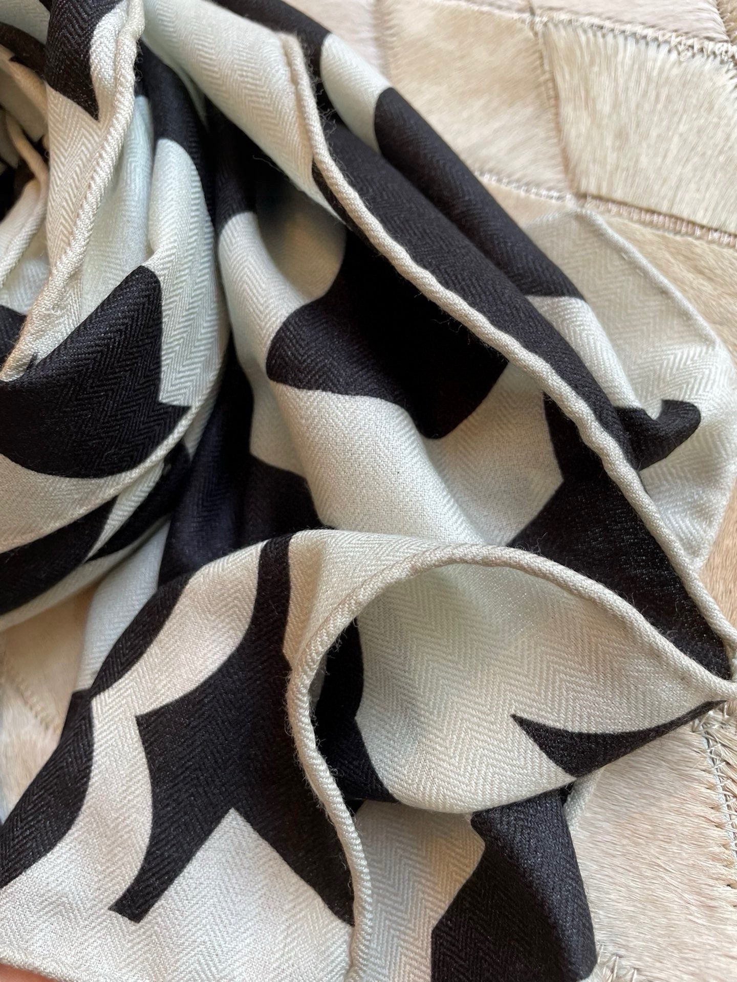 CC Scarf 190 CM In Black And White Floral Print Cashmere Silk 208542