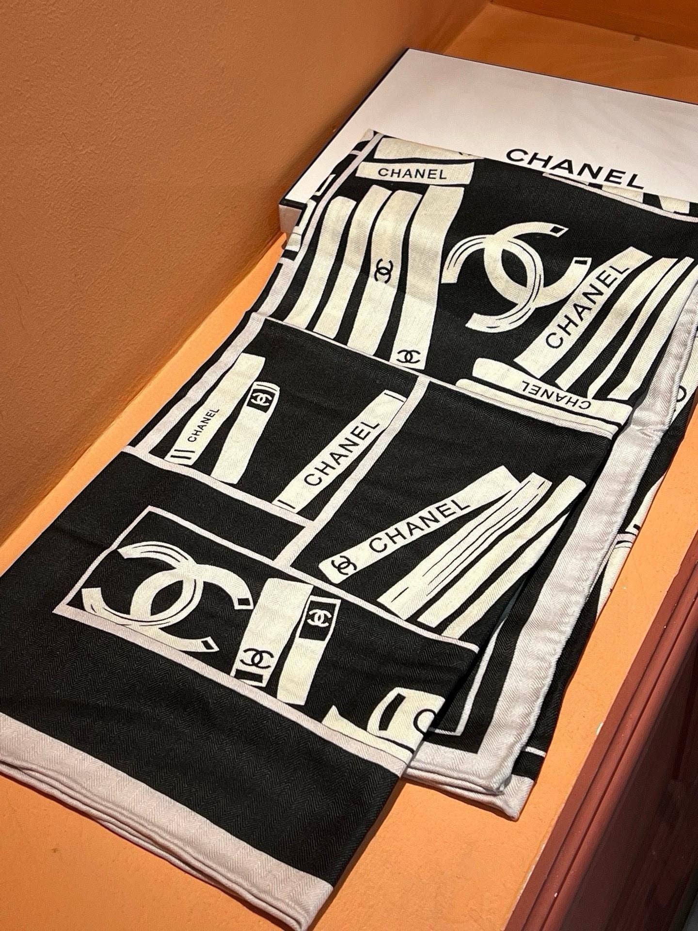 CC Square Scarf 110 CM In Black Mix White Cashmere Silk 221427
