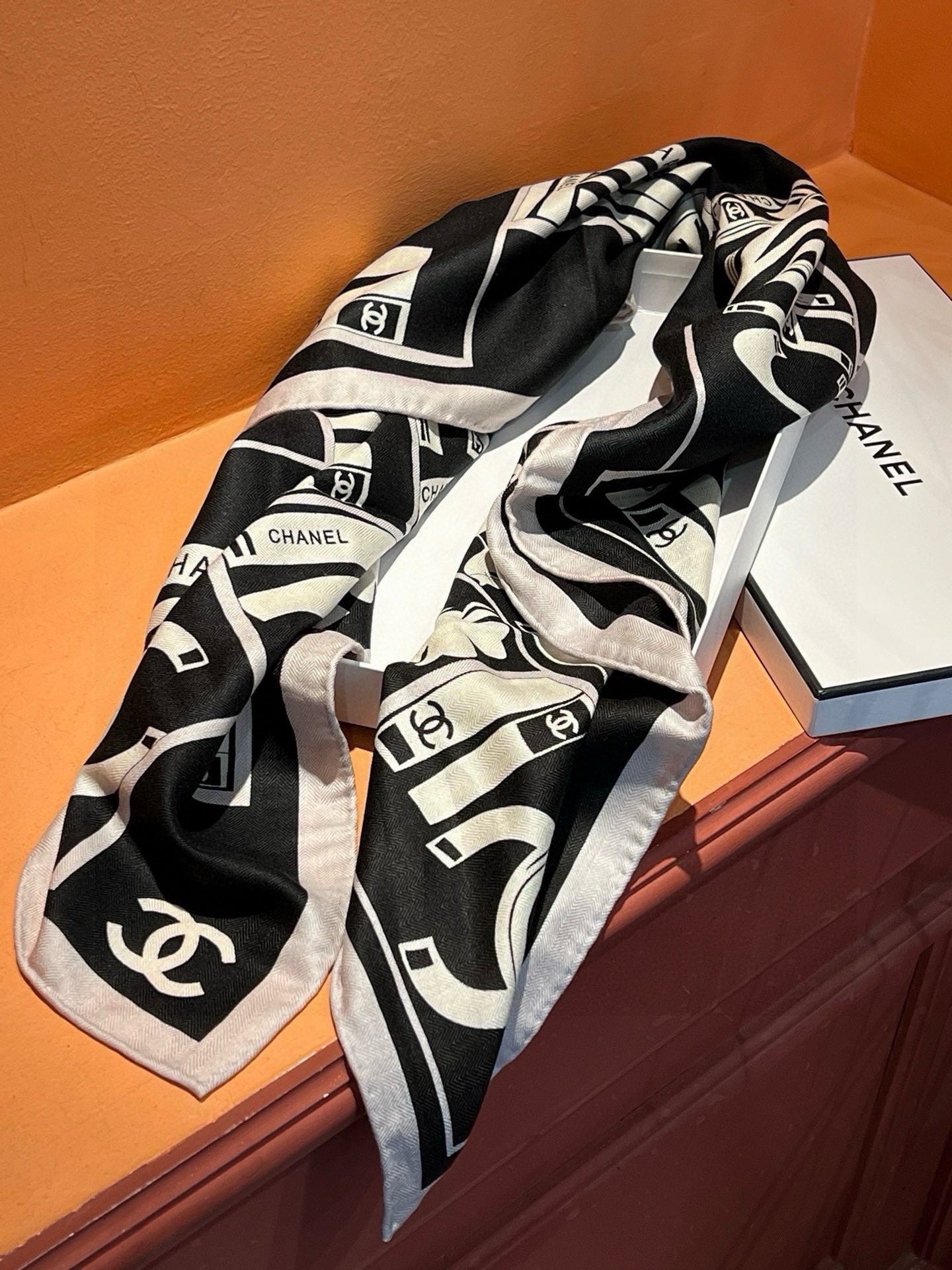 CC Square Scarf 110 CM In Black Mix White Cashmere Silk 221427