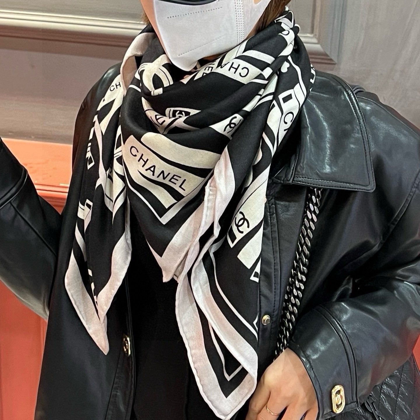 CC Square Scarf 110 CM In Black Mix White Cashmere Silk 221427