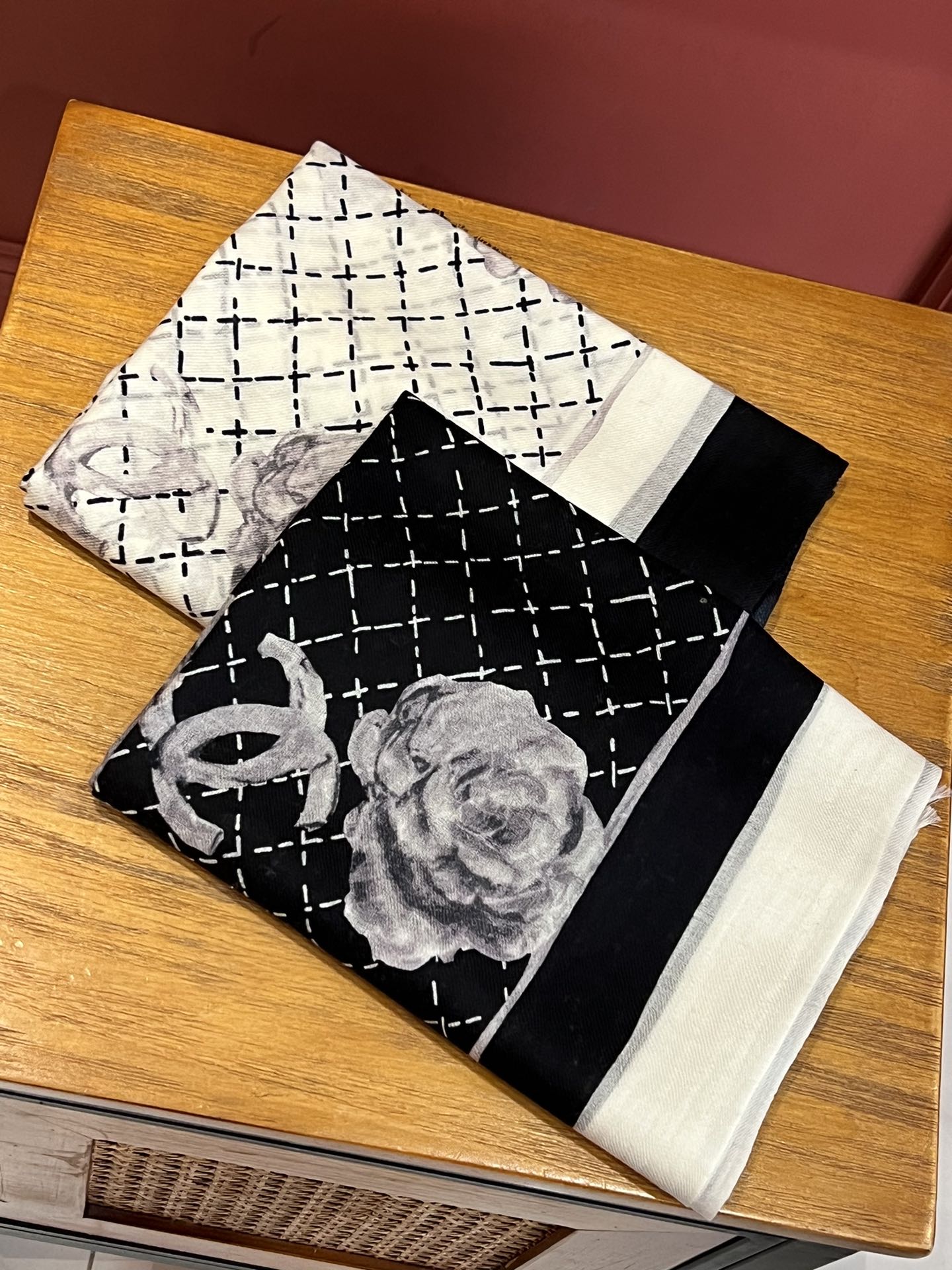 CC Scarf 200 CM In White Black Cashmere Silk  255990