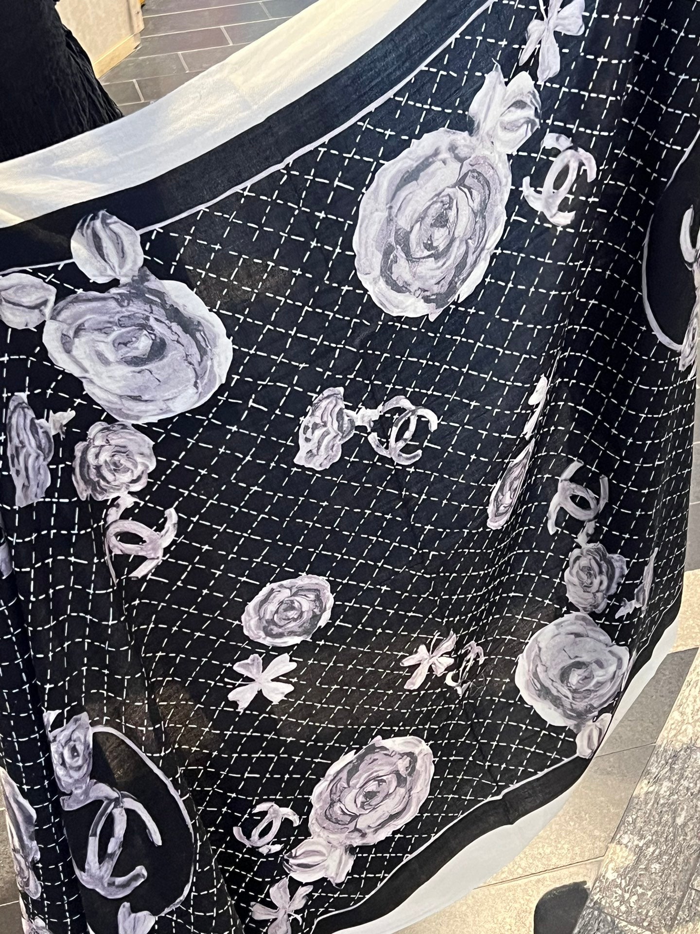 CC Scarf 200 CM In White Black Cashmere Silk  255990