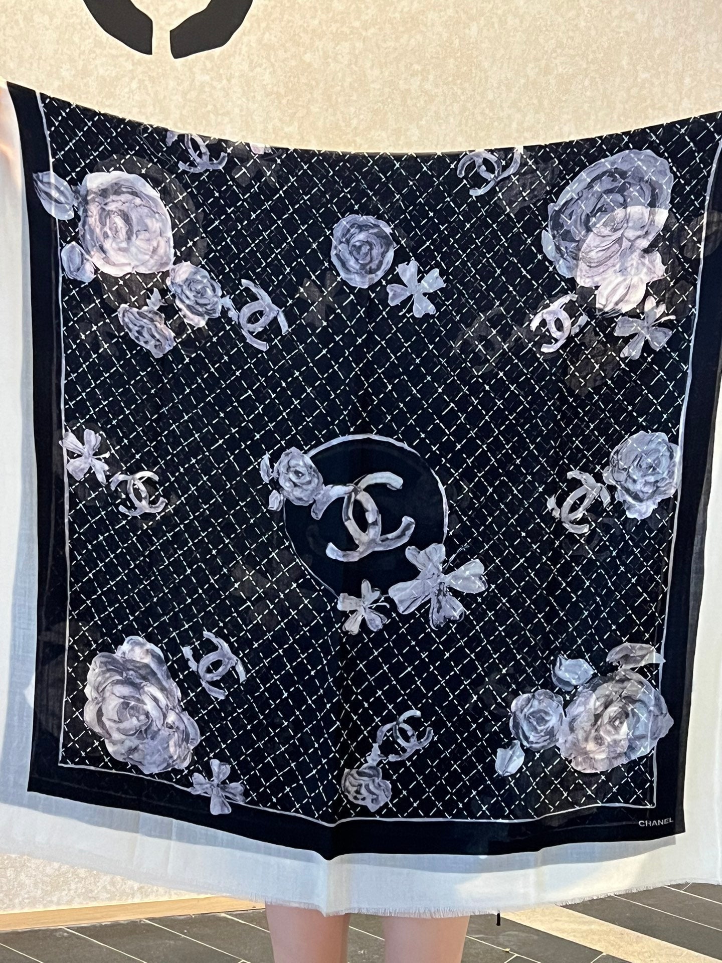 CC Scarf 200 CM In White Black Cashmere Silk  255990