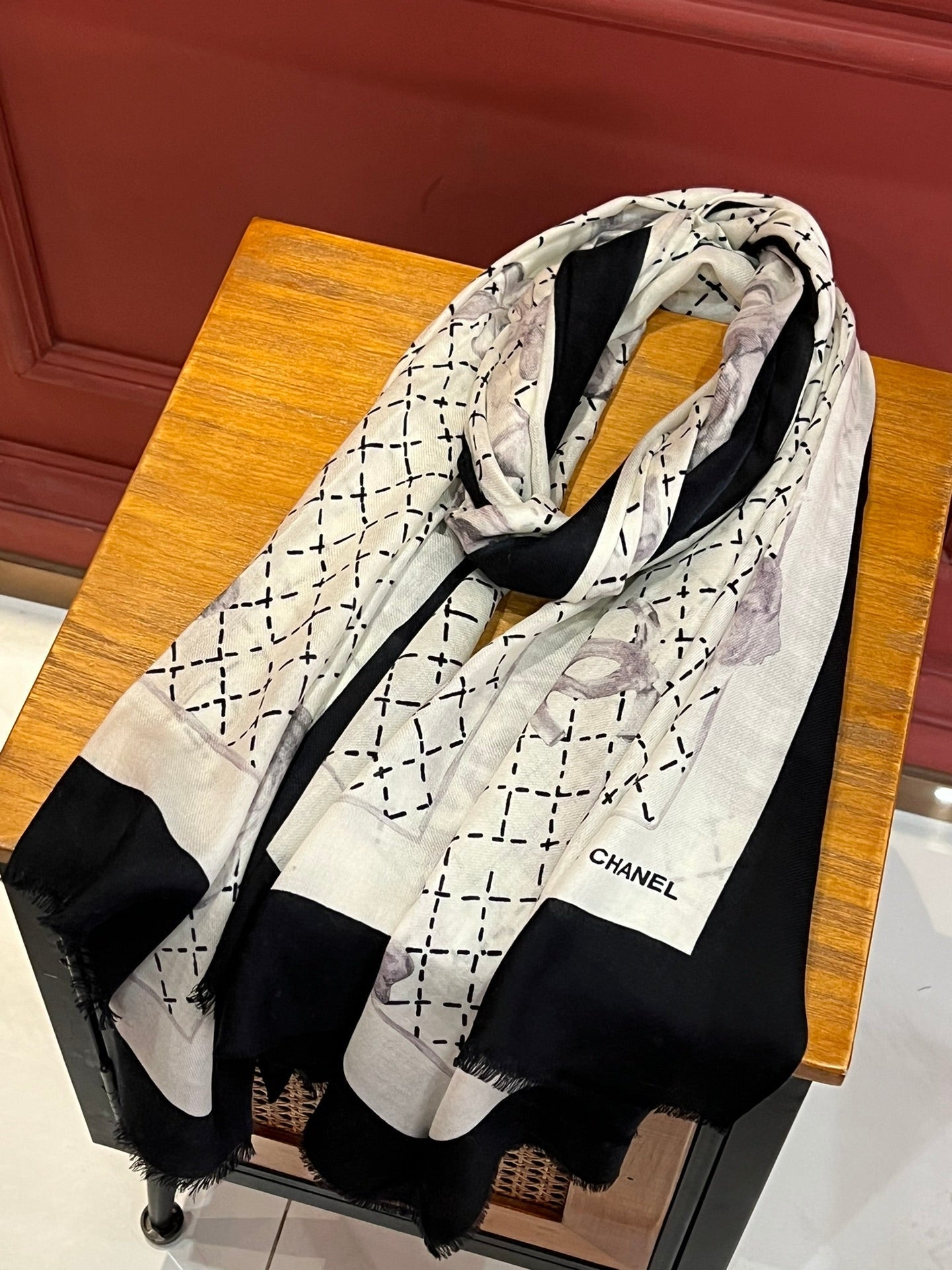 CC Scarf 200 CM In White Black Cashmere Silk  255990