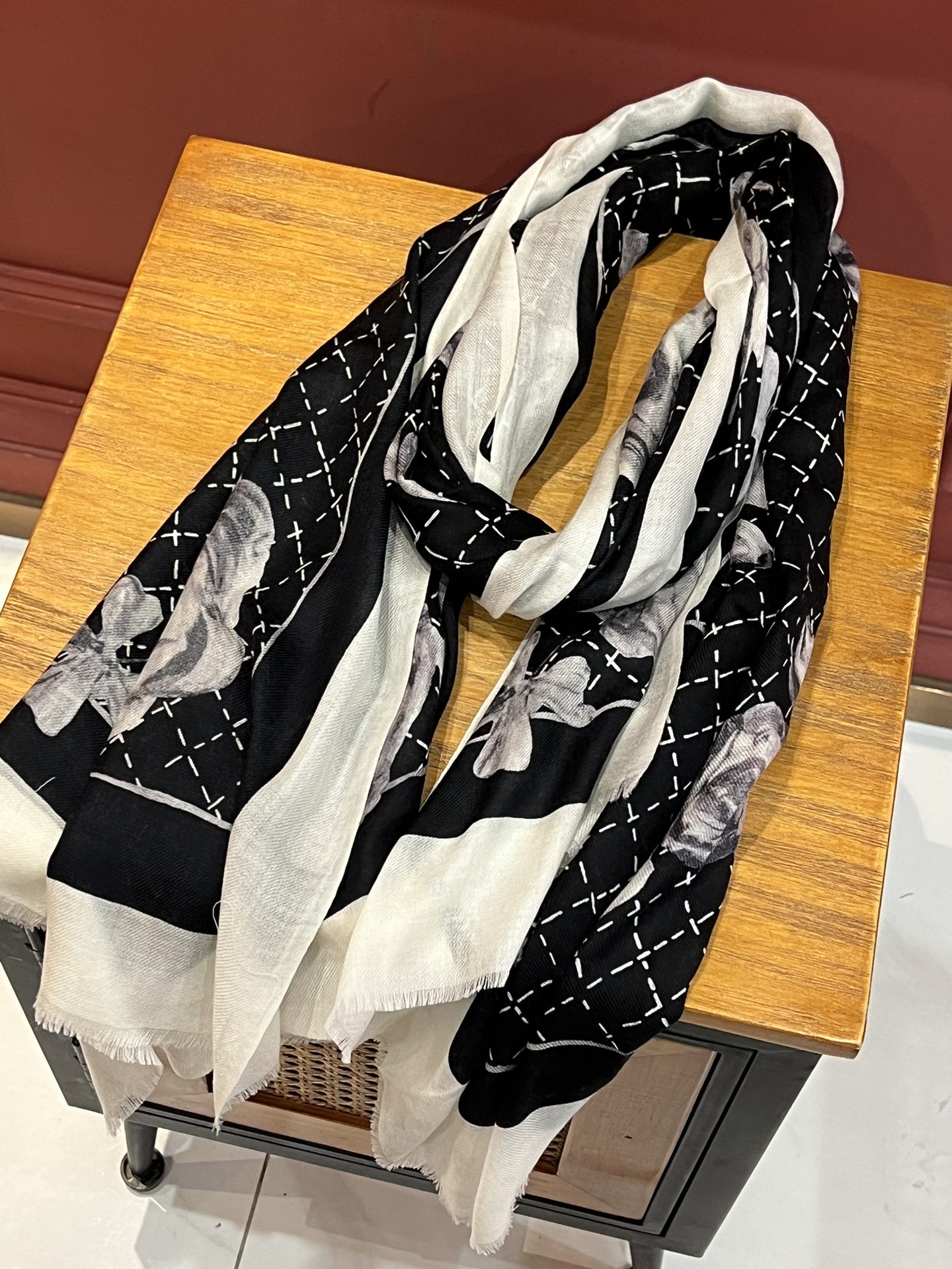 CC Scarf 200 CM In Black White Cashmere Silk  255991