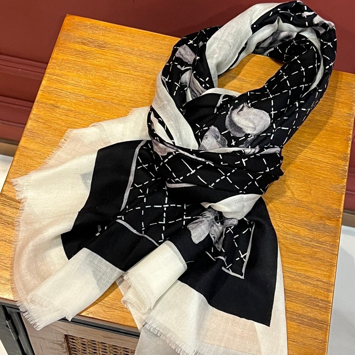 CC Scarf 200 CM In Black White Cashmere Silk  255991