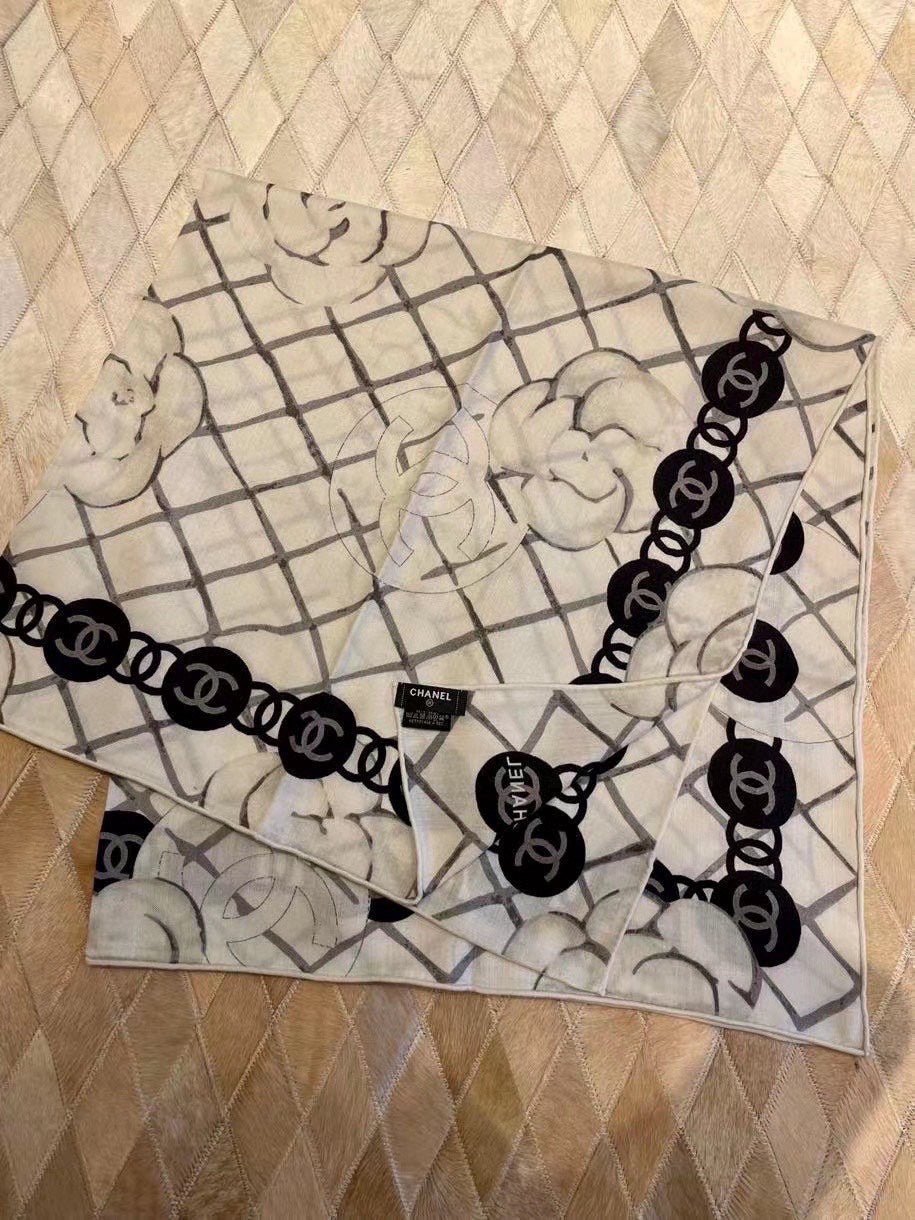 CC Square Scarf 110 CM In White Mix Black Camellia Print Cashmere Silk 296623