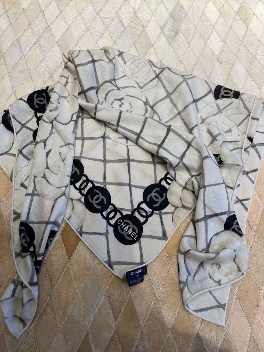 CC Square Scarf 110 CM In White Mix Black Camellia Print Cashmere Silk 296623