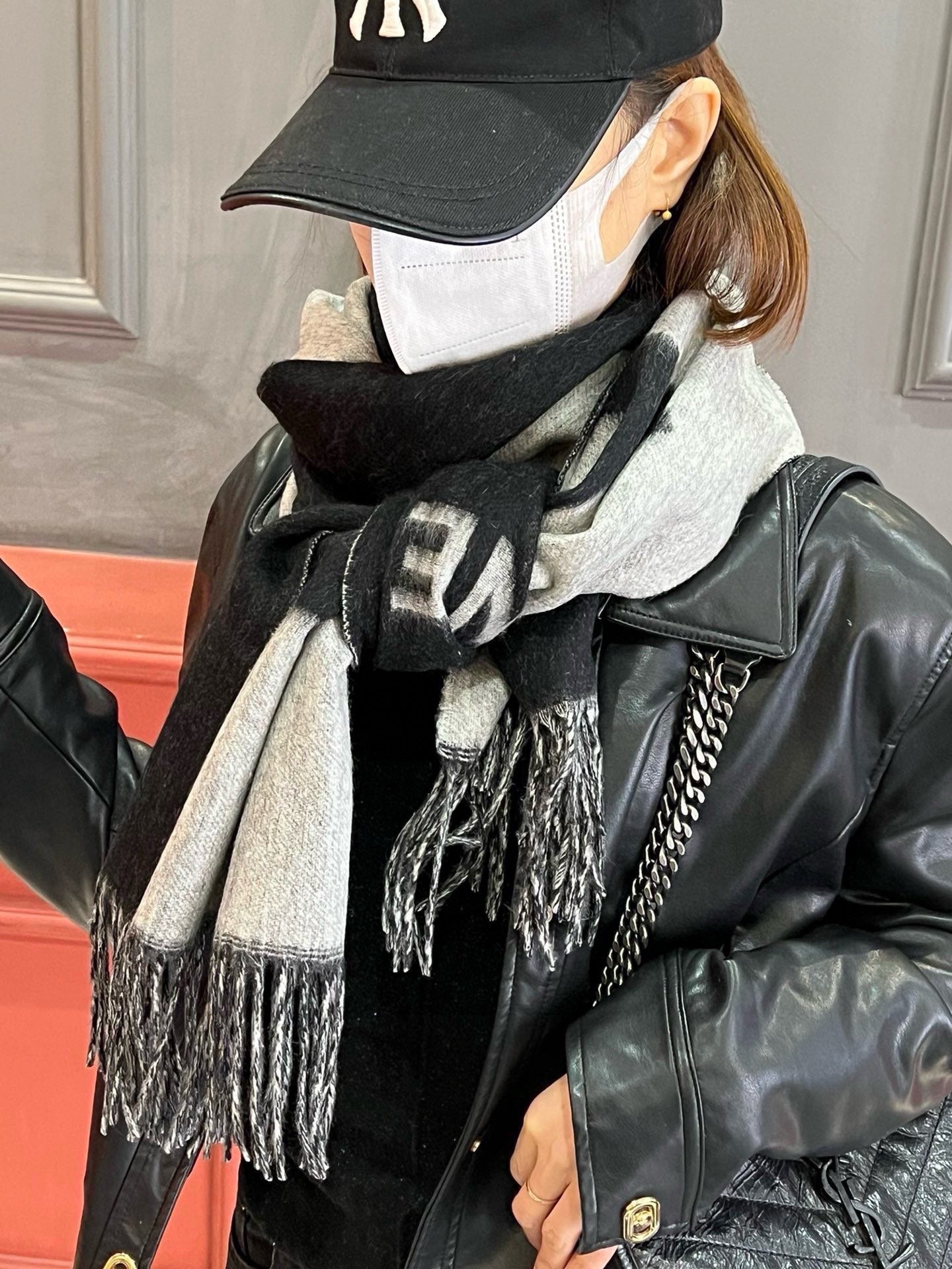 CC Scarf 200 CM In Black Mix Grey Cashmere 304302