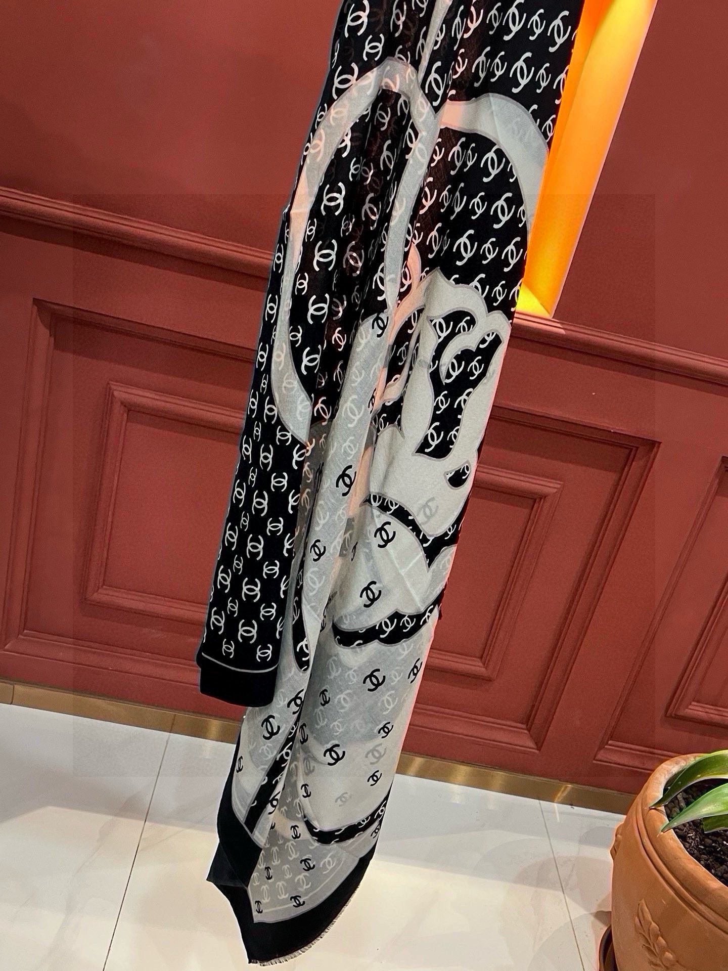 CC Scarf 200 CM In Black With White Logo Cashmere 363601