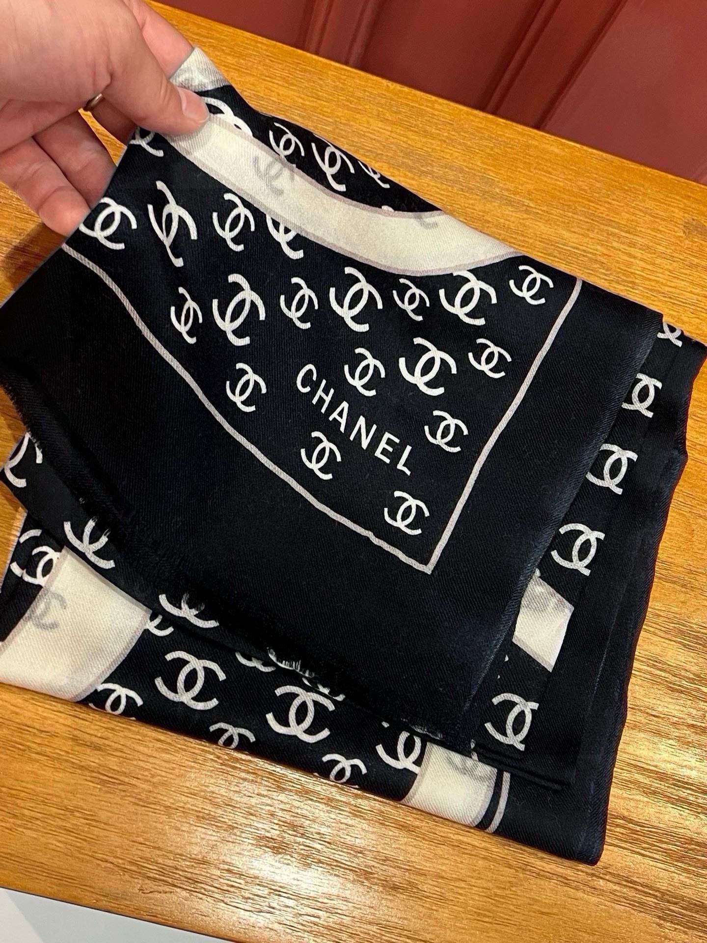 CC Scarf 200 CM In Black With White Logo Cashmere 363601