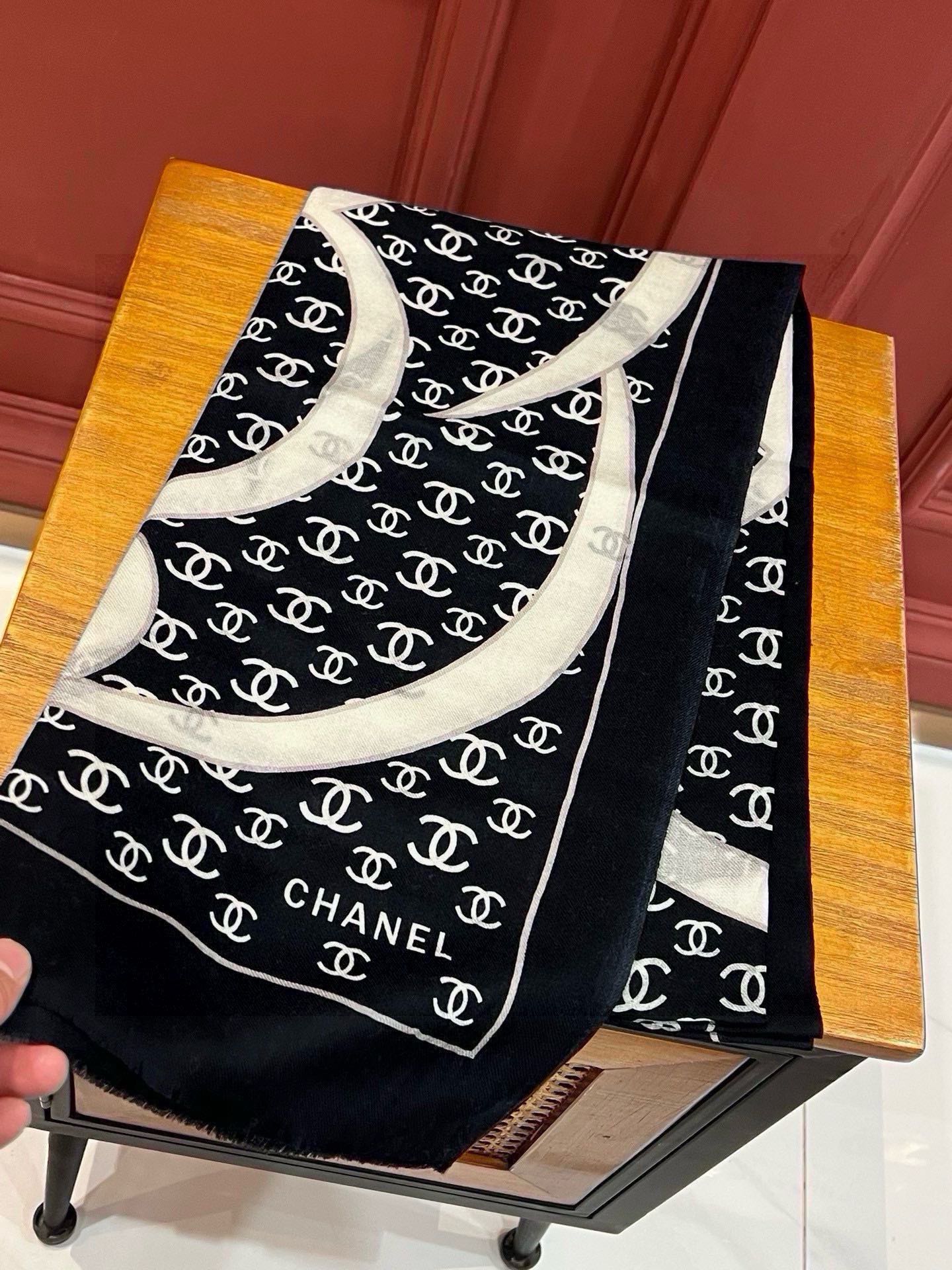 CC Scarf 200 CM In Black With White Logo Cashmere 363601