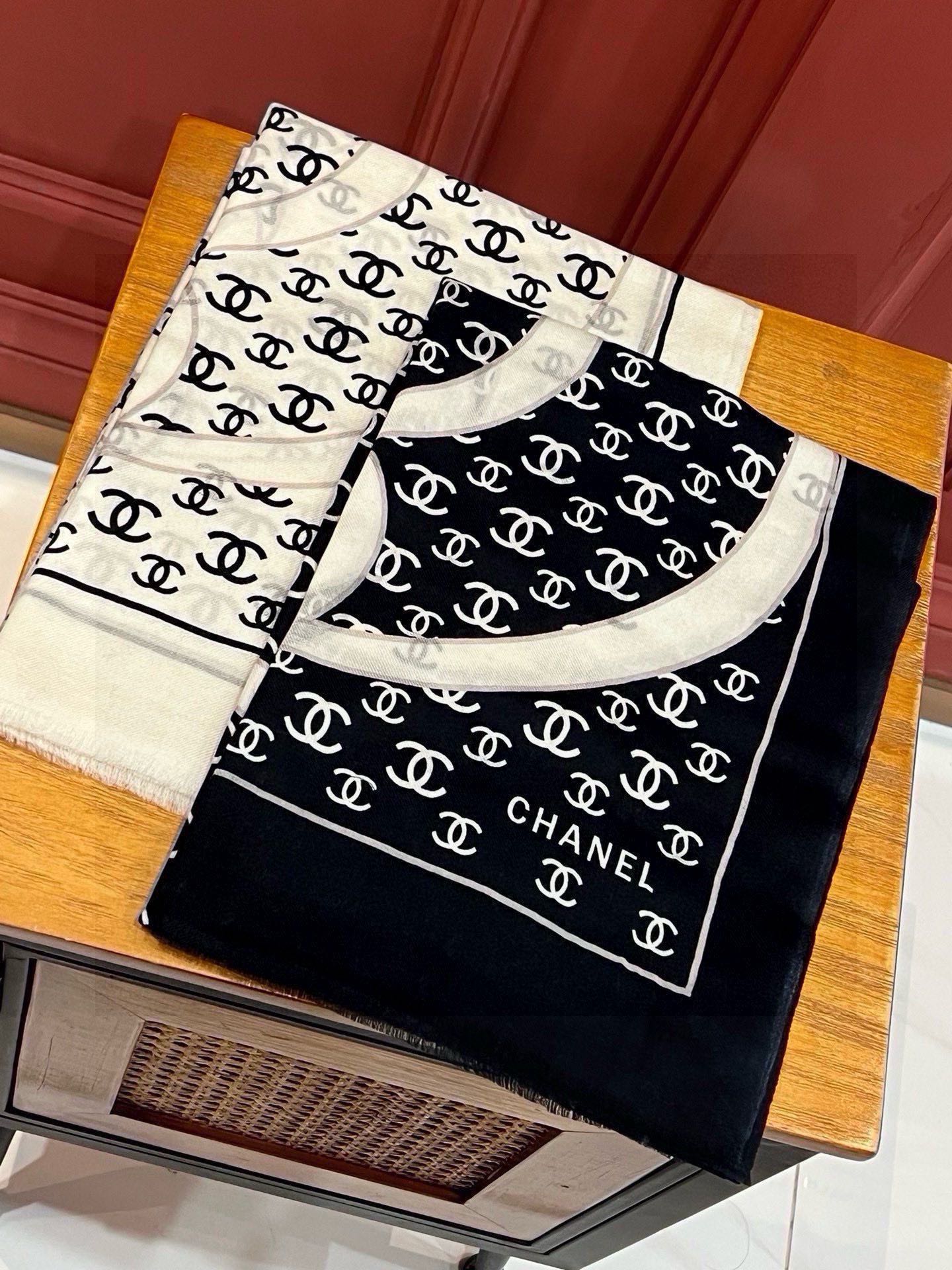 CC Scarf 200 CM In Black With White Logo Cashmere 363601