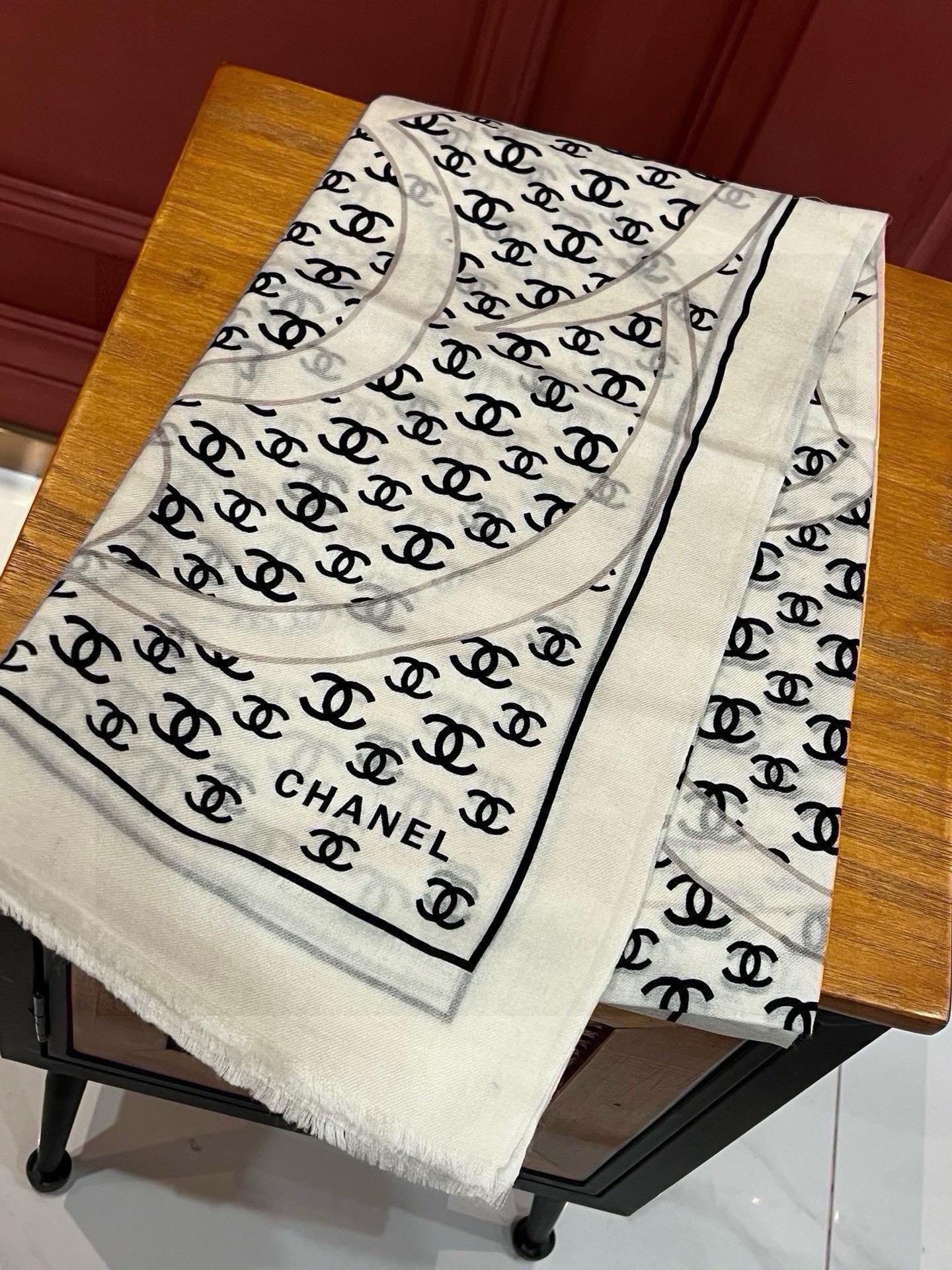 CC Scarf 200 CM In White With Black Logo Cashmere 363602