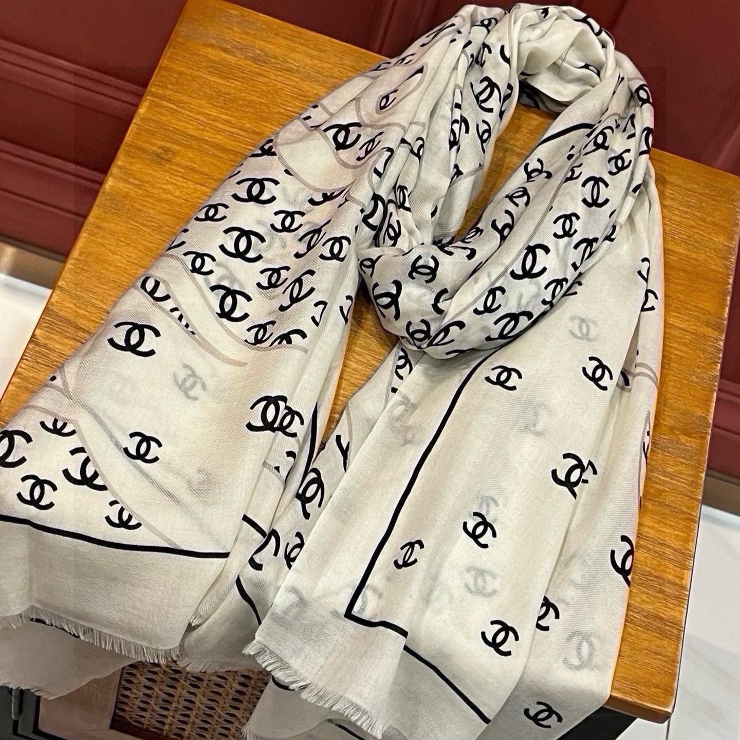 CC Scarf 200 CM In White With Black Logo Cashmere 363602