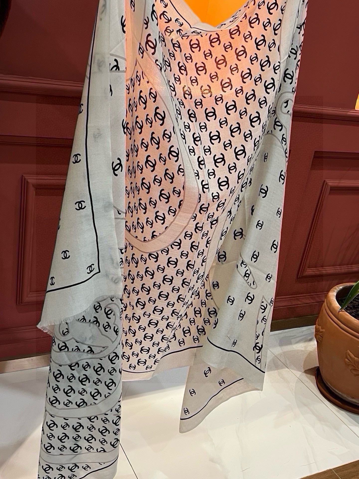 CC Scarf 200 CM In White With Black Logo Cashmere 363602