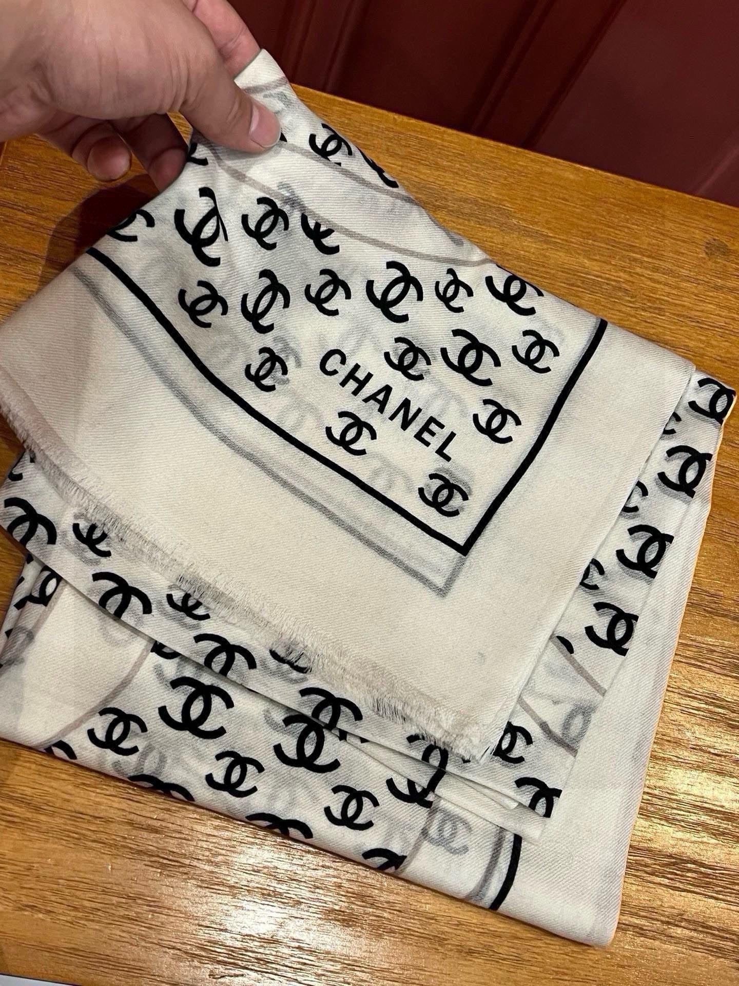 CC Scarf 200 CM In White With Black Logo Cashmere 363602