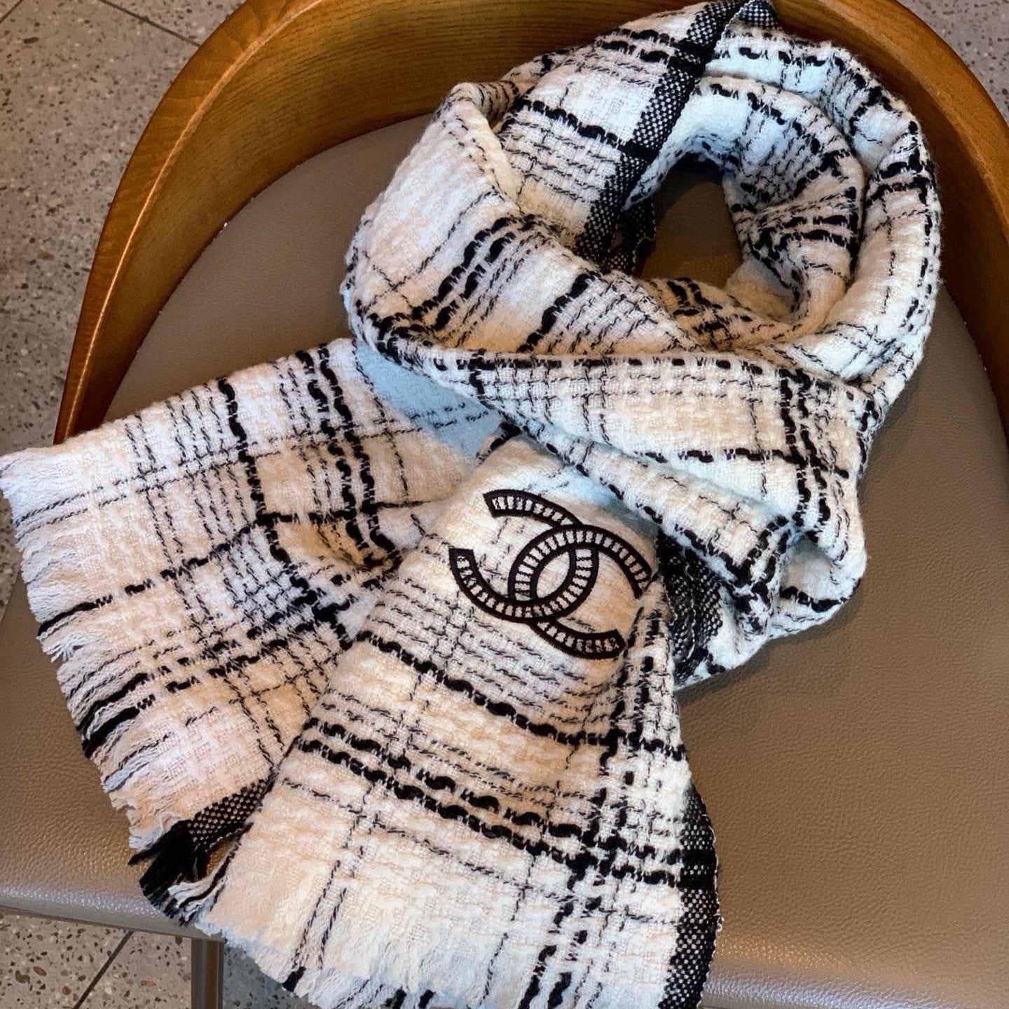 CC Scarf 200 CM In White With Black Stripes Cashmere 415341
