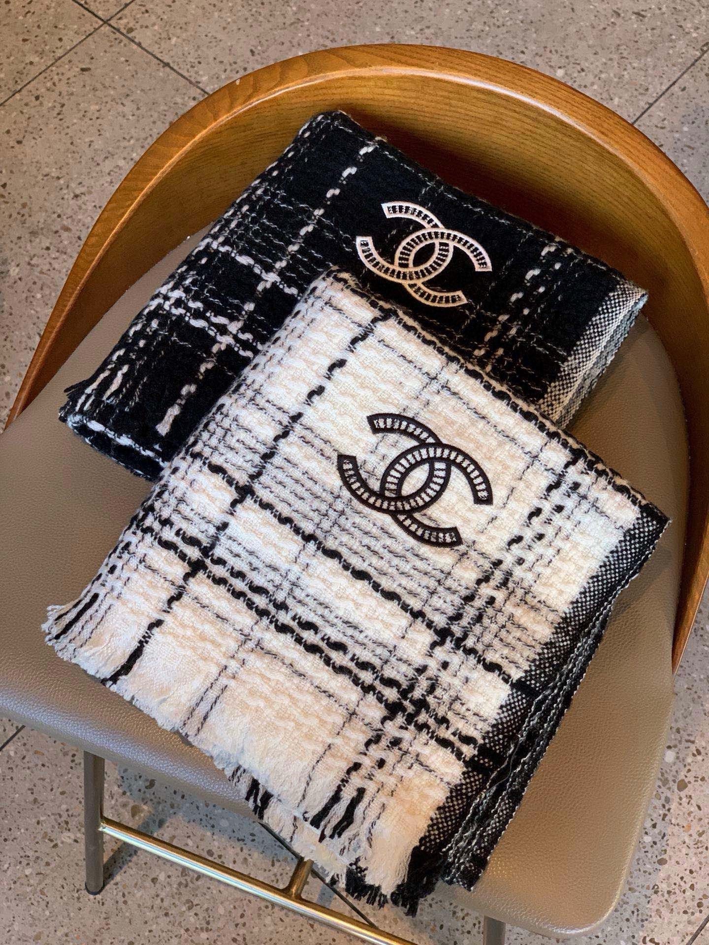 CC Scarf 200 CM In White With Black Stripes Cashmere 415341
